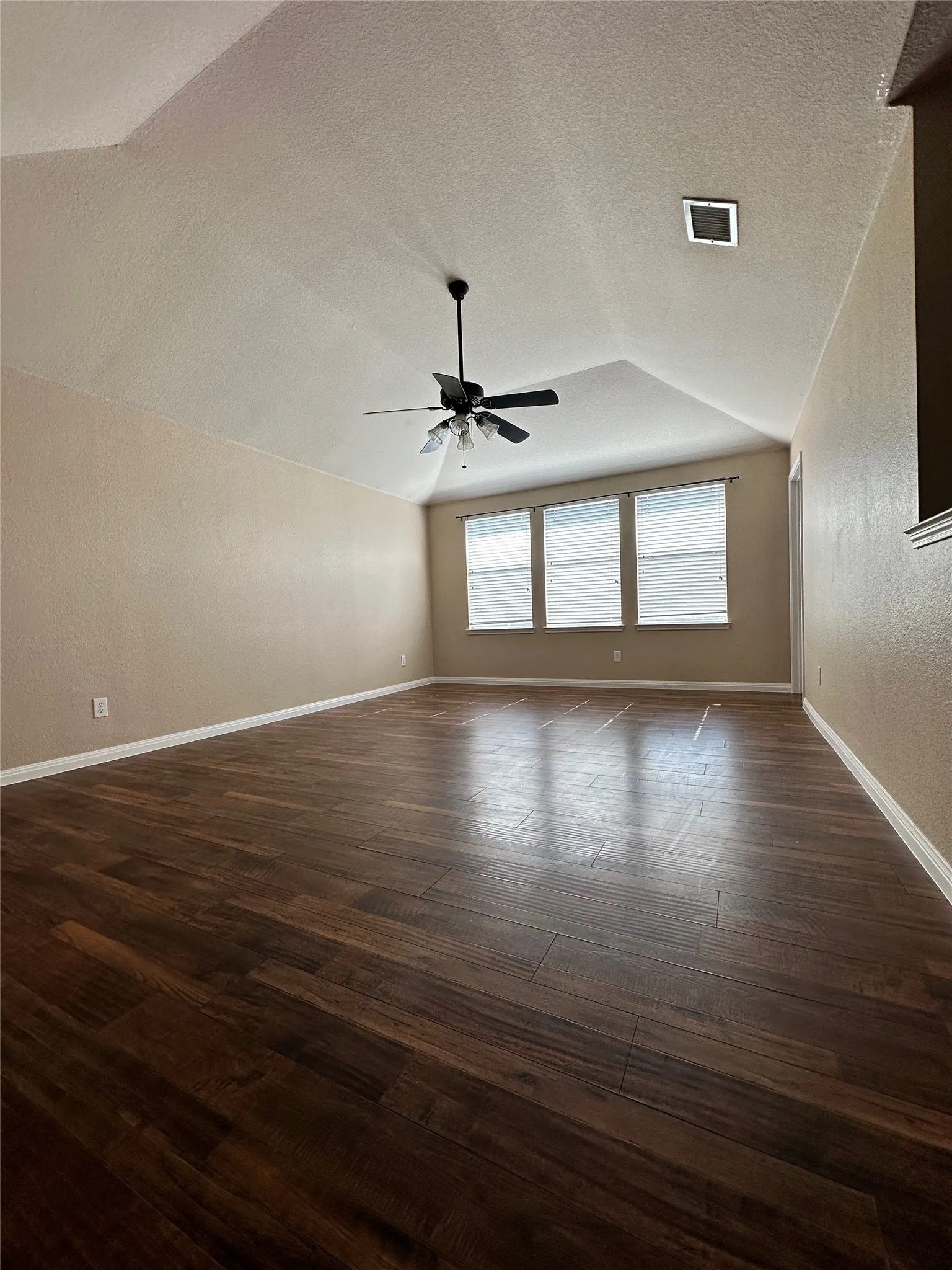 Single Family Residence For Rent in Collin County , 2013 Helmoken Falls Drive, Anna, Texas 75409, 4 Bedroom, 3 Bathroom, Garage spaces, 2,696 Sqft, built in 2005, mls#21403354, Real Estate Agent in Anna, Homes For Rent in Collin county, Homes For Rent in Anna, Realtor in Anna Texas, Real Estate Brokerage Independent Realty Texas, Luminita Cordes Realtor