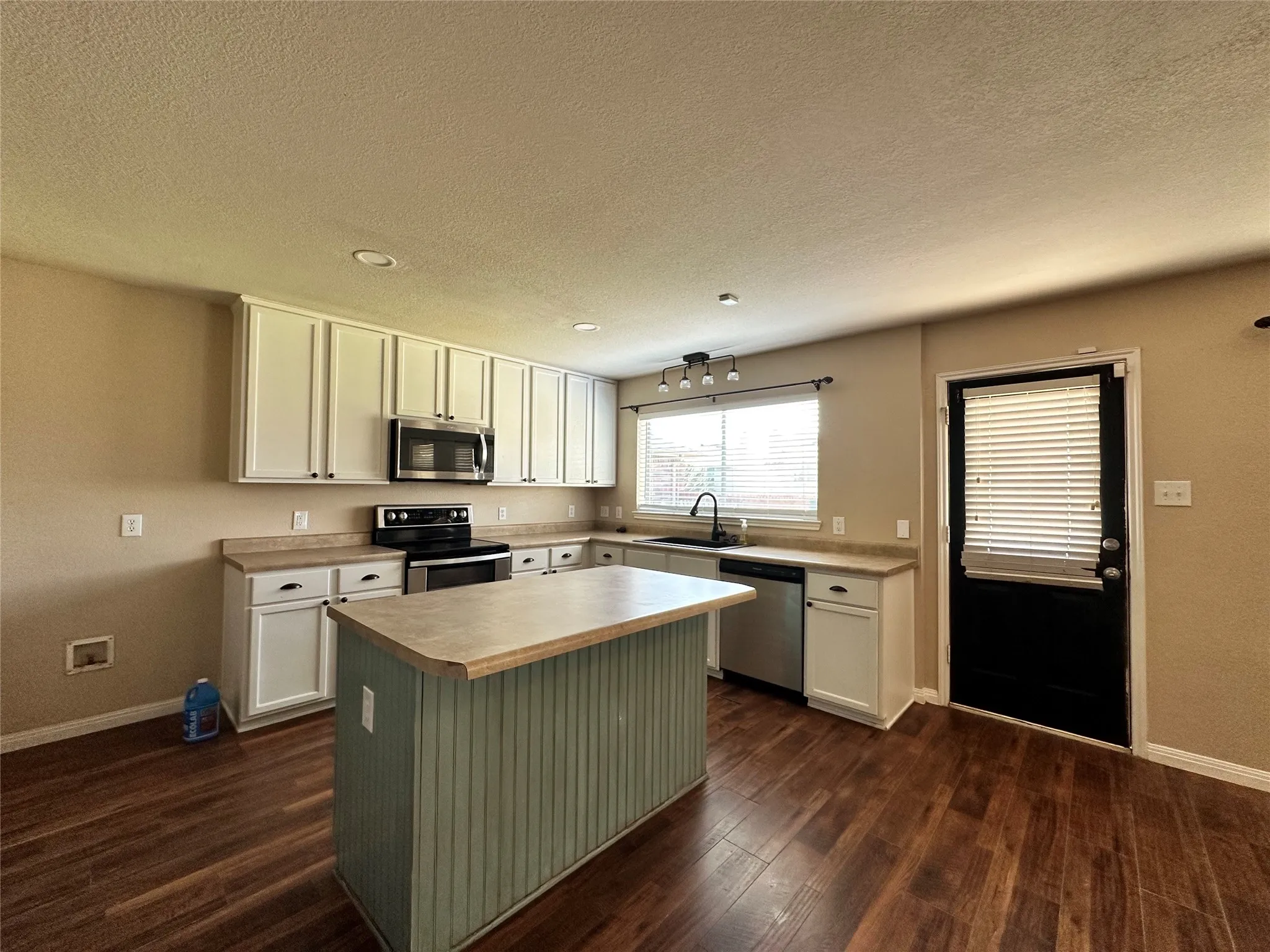 Single Family Residence For Rent in Collin County , 2013 Helmoken Falls Drive, Anna, Texas 75409, 4 Bedroom, 3 Bathroom, Garage spaces, 2,696 Sqft, built in 2005, mls#21403354, Real Estate Agent in Anna, Homes For Rent in Collin county, Homes For Rent in Anna, Realtor in Anna Texas, Real Estate Brokerage Independent Realty Texas, Luminita Cordes Realtor