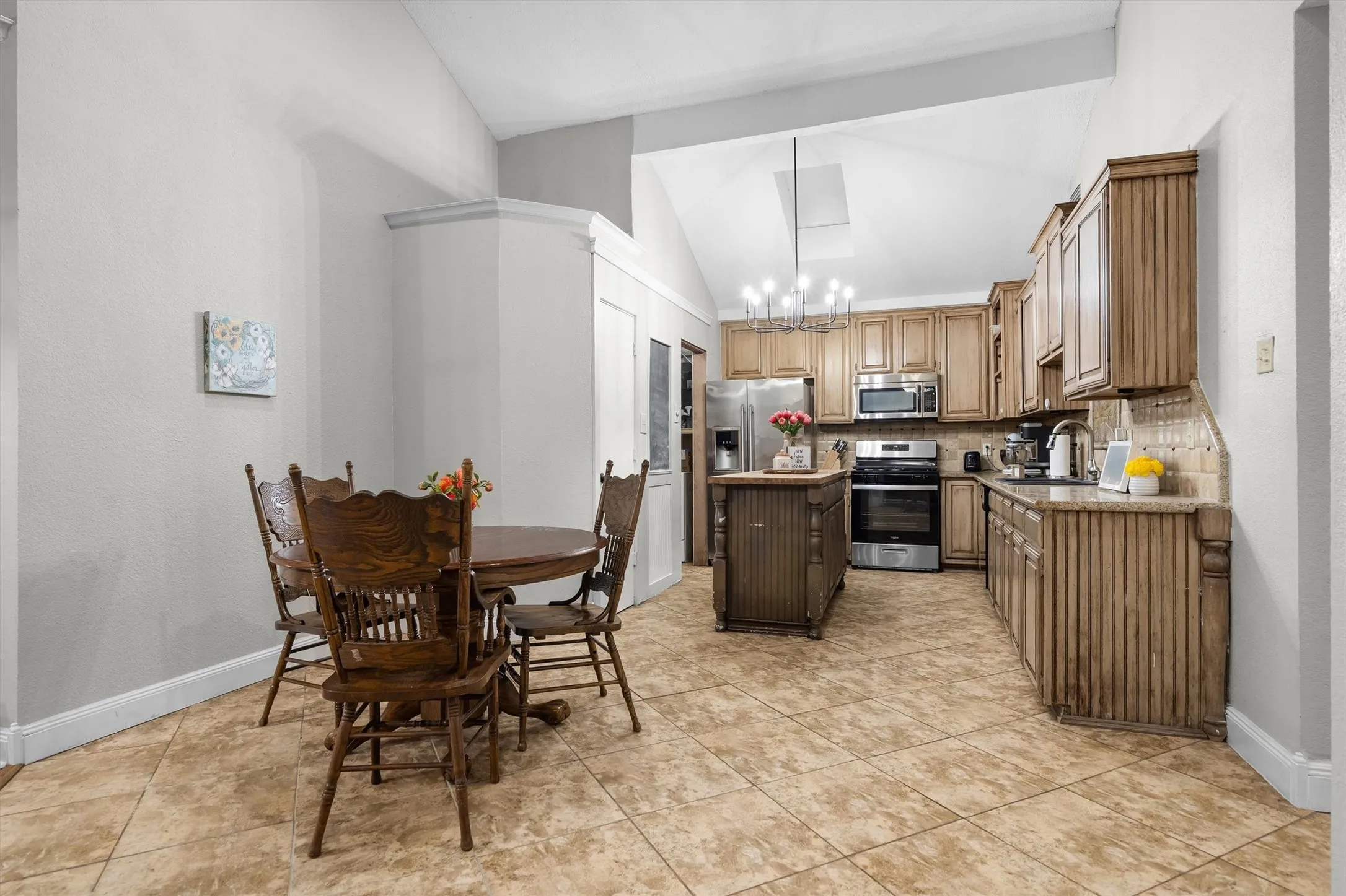 Single Family Residence For Sale in Denton County , 3700 Verlaine Drive, Carrollton, Texas 75007, 3 Bedroom, 2 Bathroom, 2 Garage spaces, 1,477 Sqft, built in 1983, mls#21403315, Real Estate Agent in Carrollton, Homes For Sale in Denton county, Homes For Sale in Carrollton, Realtor in Carrollton Texas, Real Estate Brokerage Independent Realty Texas, Luminita Cordes Realtor