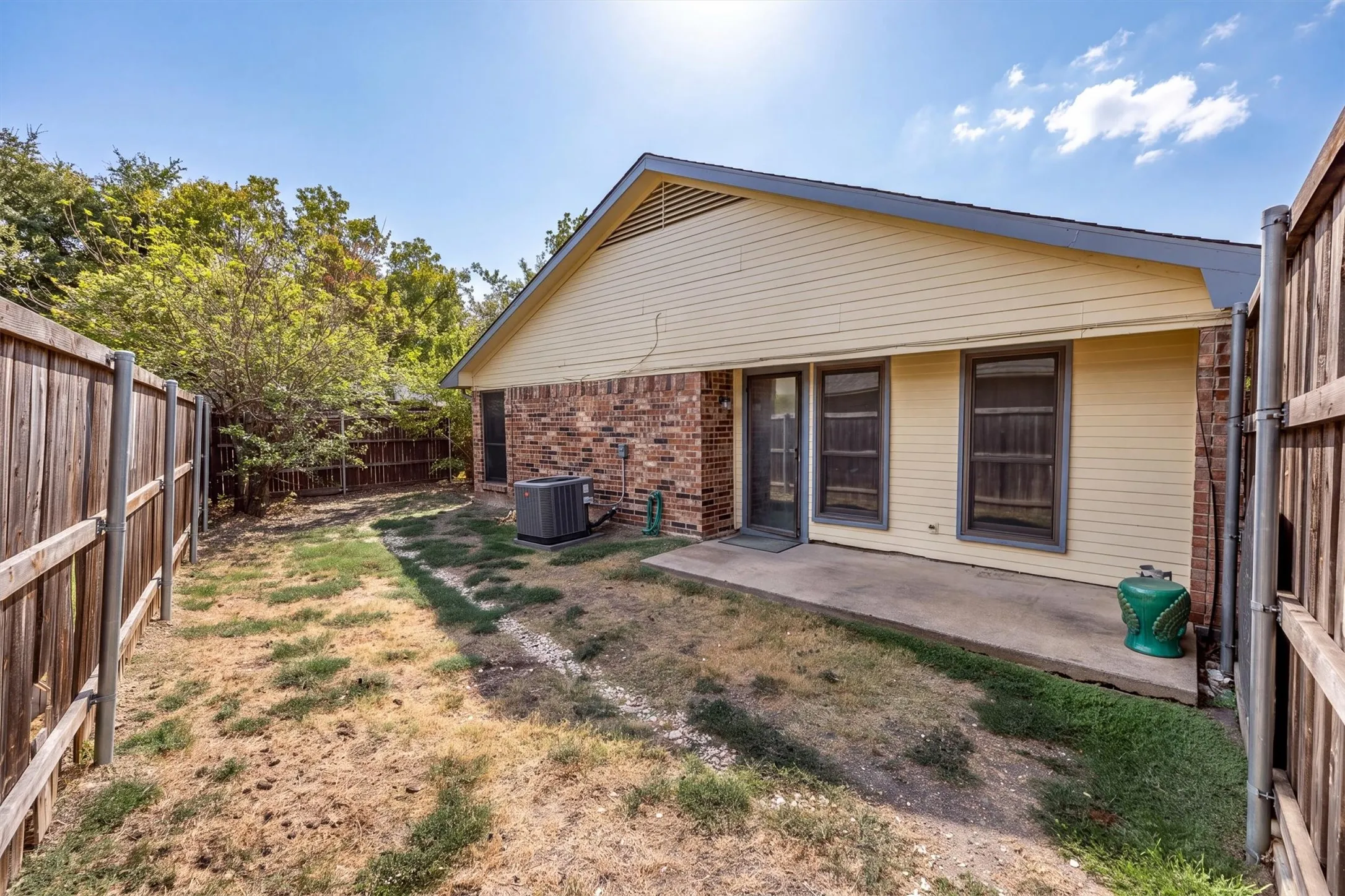 Single Family Residence For Sale in Denton County , 3700 Verlaine Drive, Carrollton, Texas 75007, 3 Bedroom, 2 Bathroom, 2 Garage spaces, 1,477 Sqft, built in 1983, mls#21403315, Real Estate Agent in Carrollton, Homes For Sale in Denton county, Homes For Sale in Carrollton, Realtor in Carrollton Texas, Real Estate Brokerage Independent Realty Texas, Luminita Cordes Realtor