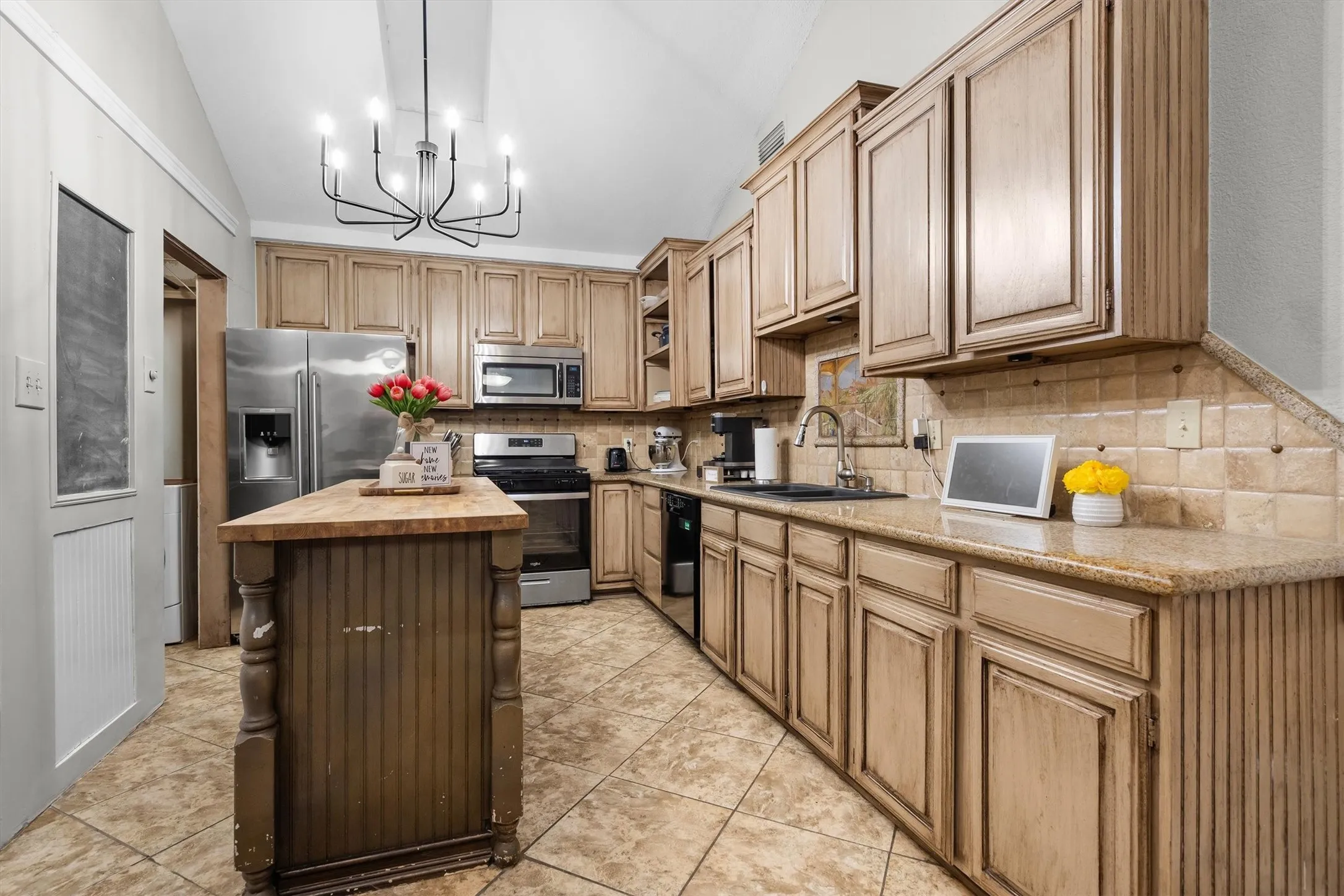 Single Family Residence For Sale in Denton County , 3700 Verlaine Drive, Carrollton, Texas 75007, 3 Bedroom, 2 Bathroom, 2 Garage spaces, 1,477 Sqft, built in 1983, mls#21403315, Real Estate Agent in Carrollton, Homes For Sale in Denton county, Homes For Sale in Carrollton, Realtor in Carrollton Texas, Real Estate Brokerage Independent Realty Texas, Luminita Cordes Realtor