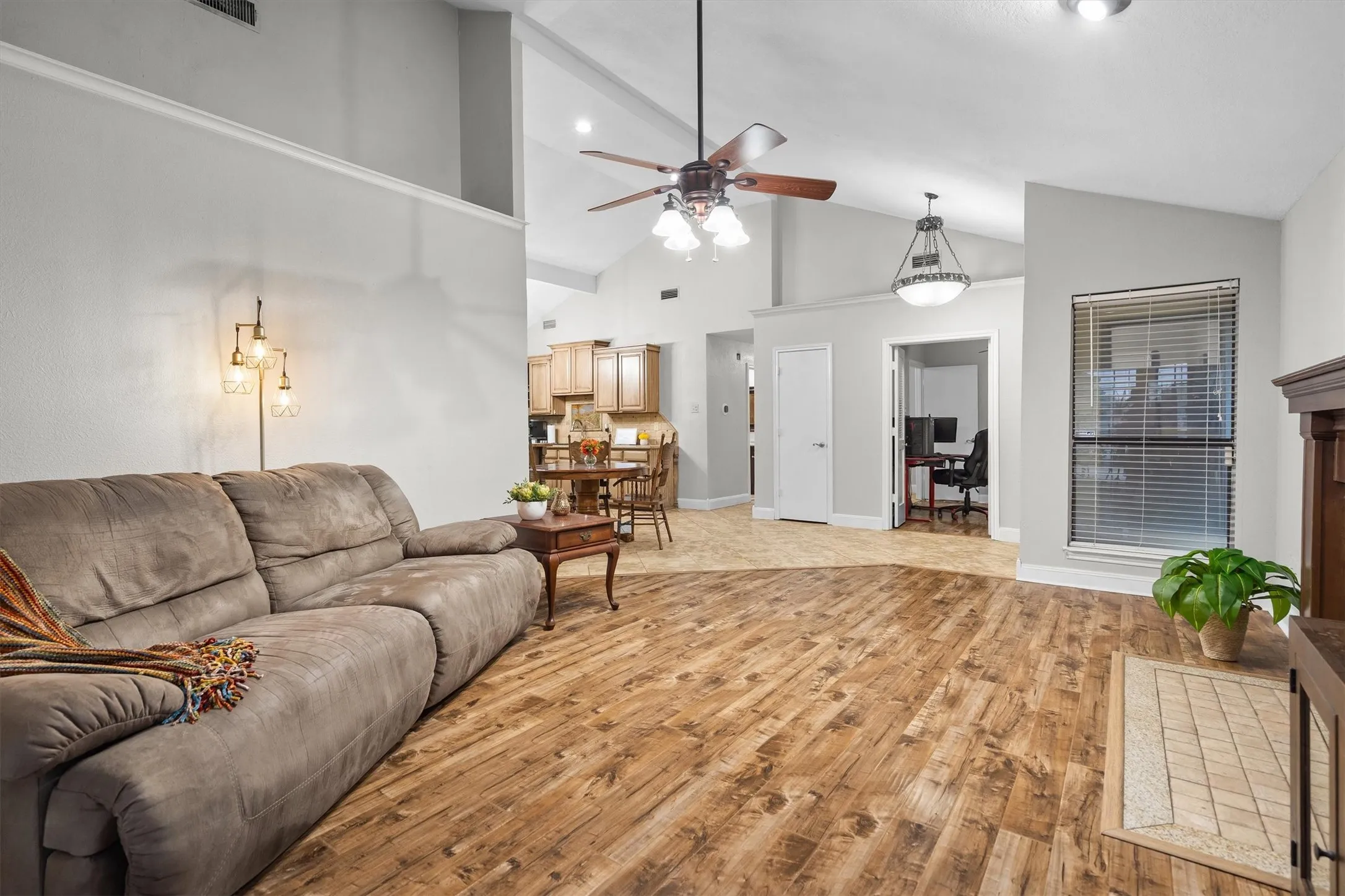 Single Family Residence For Sale in Denton County , 3700 Verlaine Drive, Carrollton, Texas 75007, 3 Bedroom, 2 Bathroom, 2 Garage spaces, 1,477 Sqft, built in 1983, mls#21403315, Real Estate Agent in Carrollton, Homes For Sale in Denton county, Homes For Sale in Carrollton, Realtor in Carrollton Texas, Real Estate Brokerage Independent Realty Texas, Luminita Cordes Realtor