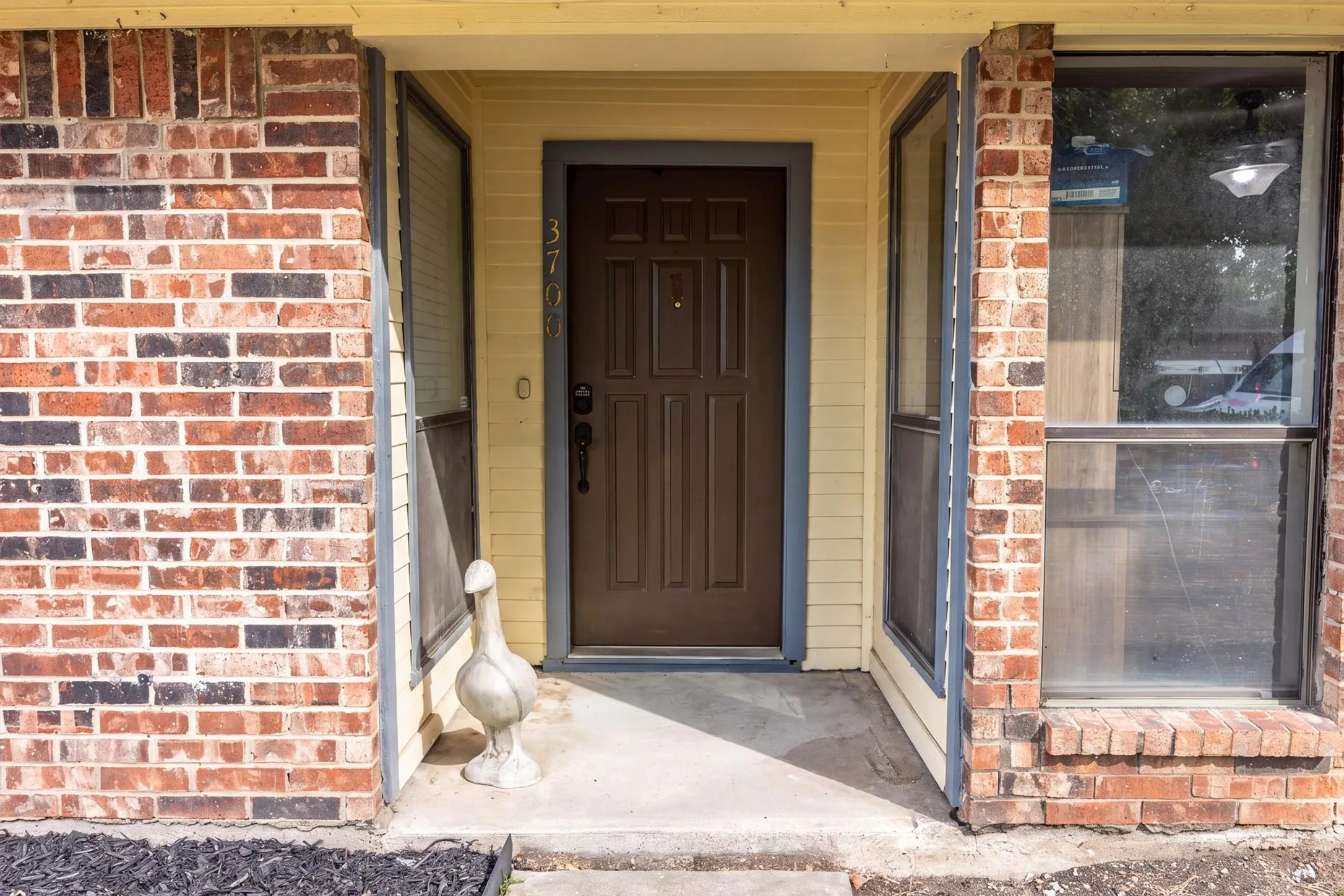 Single Family Residence For Sale in Denton County , 3700 Verlaine Drive, Carrollton, Texas 75007, 3 Bedroom, 2 Bathroom, 2 Garage spaces, 1,477 Sqft, built in 1983, mls#21403315, Real Estate Agent in Carrollton, Homes For Sale in Denton county, Homes For Sale in Carrollton, Realtor in Carrollton Texas, Real Estate Brokerage Independent Realty Texas, Luminita Cordes Realtor