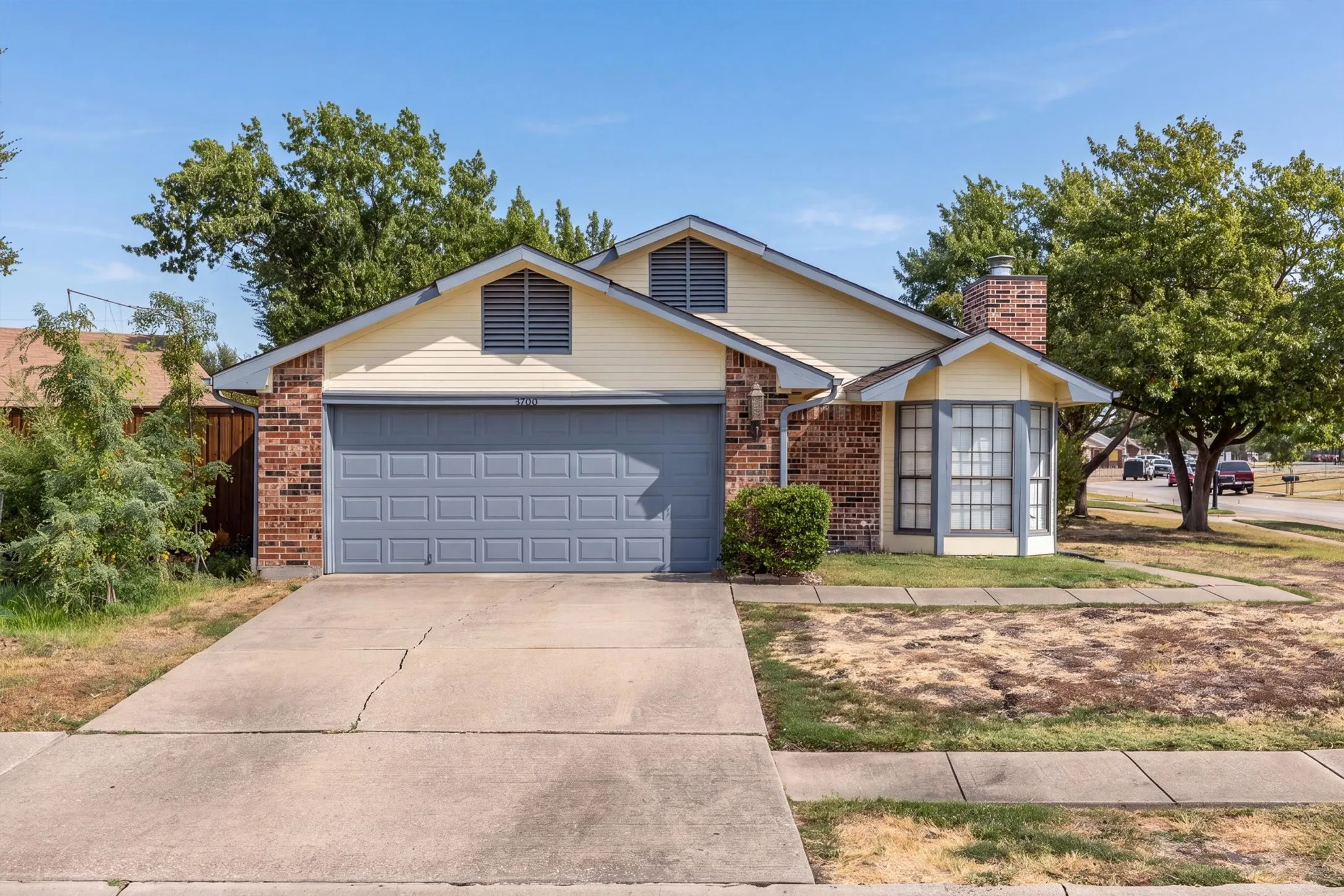 Single Family Residence For Sale in Denton County , 3700 Verlaine Drive, Carrollton, Texas 75007, 3 Bedroom, 2 Bathroom, 2 Garage spaces, 1,477 Sqft, built in 1983, mls#21403315, Real Estate Agent in Carrollton, Homes For Sale in Denton county, Homes For Sale in Carrollton, Realtor in Carrollton Texas, Real Estate Brokerage Independent Realty Texas, Luminita Cordes Realtor
