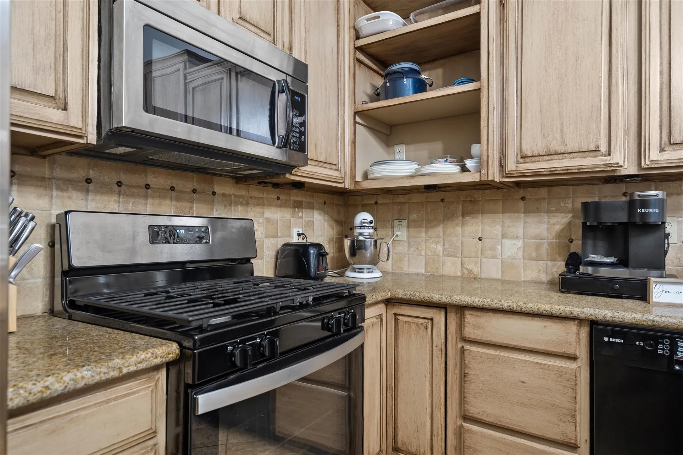 Single Family Residence For Sale in Denton County , 3700 Verlaine Drive, Carrollton, Texas 75007, 3 Bedroom, 2 Bathroom, 2 Garage spaces, 1,477 Sqft, built in 1983, mls#21403315, Real Estate Agent in Carrollton, Homes For Sale in Denton county, Homes For Sale in Carrollton, Realtor in Carrollton Texas, Real Estate Brokerage Independent Realty Texas, Luminita Cordes Realtor