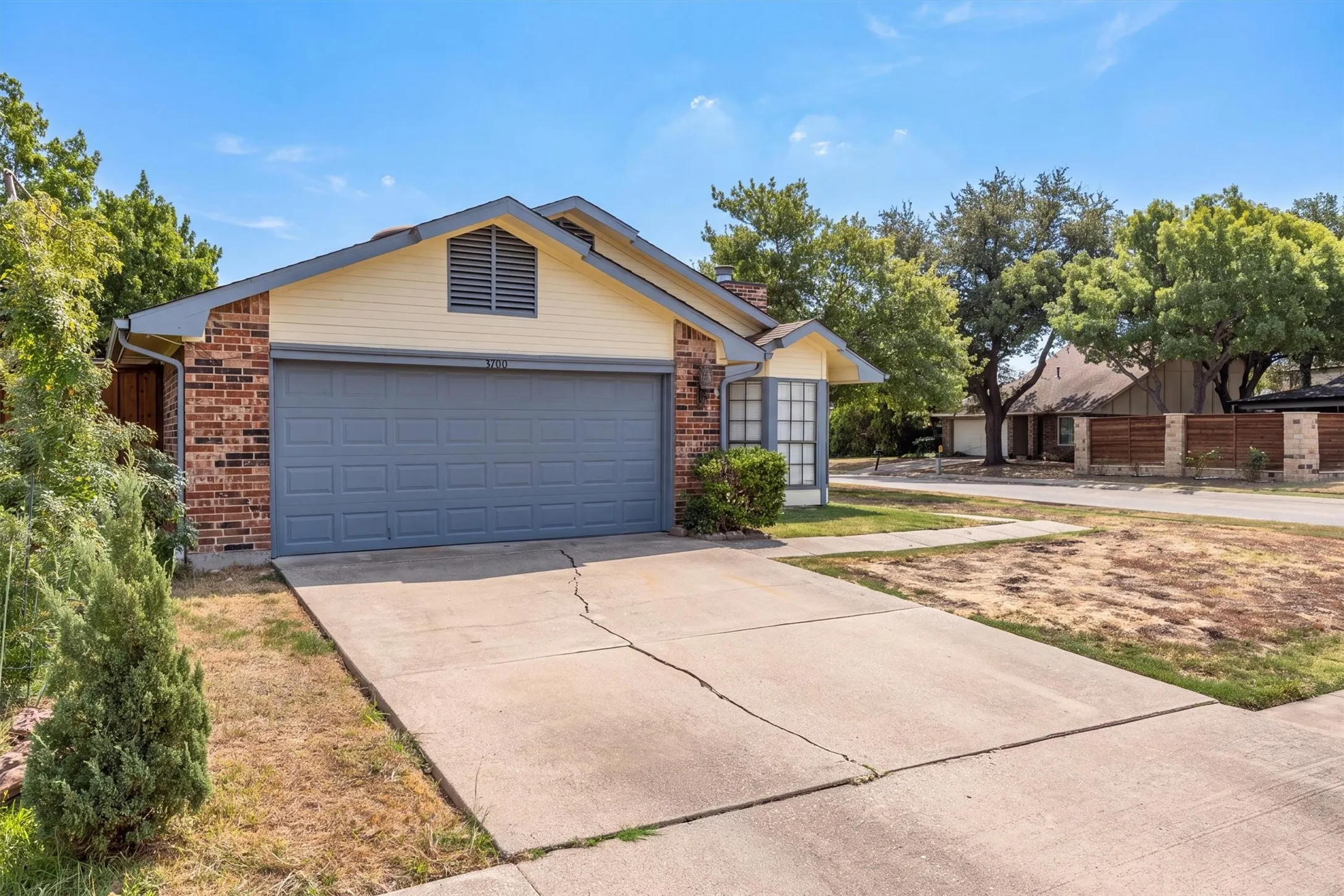 Single Family Residence For Sale in Denton County , 3700 Verlaine Drive, Carrollton, Texas 75007, 3 Bedroom, 2 Bathroom, 2 Garage spaces, 1,477 Sqft, built in 1983, mls#21403315, Real Estate Agent in Carrollton, Homes For Sale in Denton county, Homes For Sale in Carrollton, Realtor in Carrollton Texas, Real Estate Brokerage Independent Realty Texas, Luminita Cordes Realtor