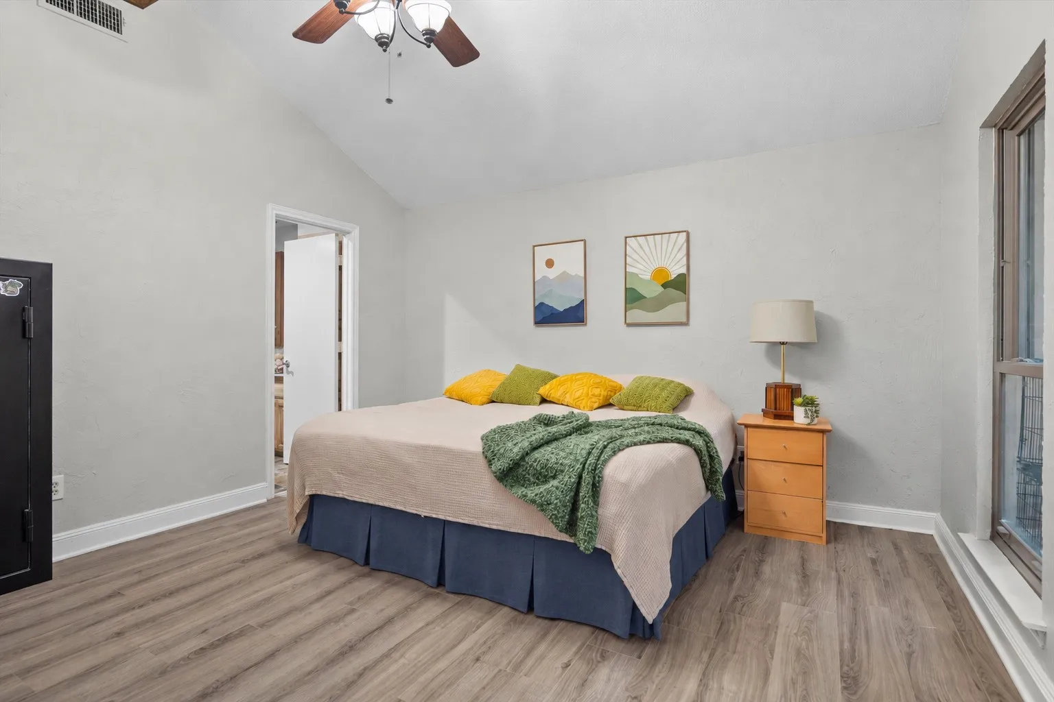 Single Family Residence For Sale in Denton County , 3700 Verlaine Drive, Carrollton, Texas 75007, 3 Bedroom, 2 Bathroom, 2 Garage spaces, 1,477 Sqft, built in 1983, mls#21403315, Real Estate Agent in Carrollton, Homes For Sale in Denton county, Homes For Sale in Carrollton, Realtor in Carrollton Texas, Real Estate Brokerage Independent Realty Texas, Luminita Cordes Realtor