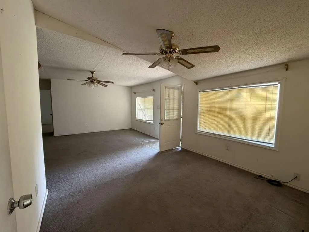 Single Family Residence For Sale in Bosque County , 325 County Road 1768, Clifton, Texas 76634, 2 Bedroom, 2 Bathroom, Garage spaces, 1,584 Sqft, built in 1993, mls#21403338, Real Estate Agent in Clifton, Homes For Sale in Bosque county, Homes For Sale in Clifton, Realtor in Clifton Texas, Real Estate Brokerage Independent Realty Texas, Luminita Cordes Realtor