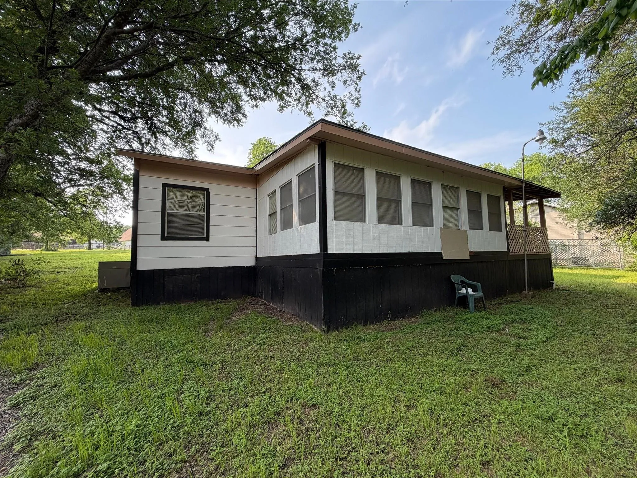 Single Family Residence For Sale in Bosque County , 325 County Road 1768, Clifton, Texas 76634, 2 Bedroom, 2 Bathroom, Garage spaces, 1,584 Sqft, built in 1993, mls#21403338, Real Estate Agent in Clifton, Homes For Sale in Bosque county, Homes For Sale in Clifton, Realtor in Clifton Texas, Real Estate Brokerage Independent Realty Texas, Luminita Cordes Realtor