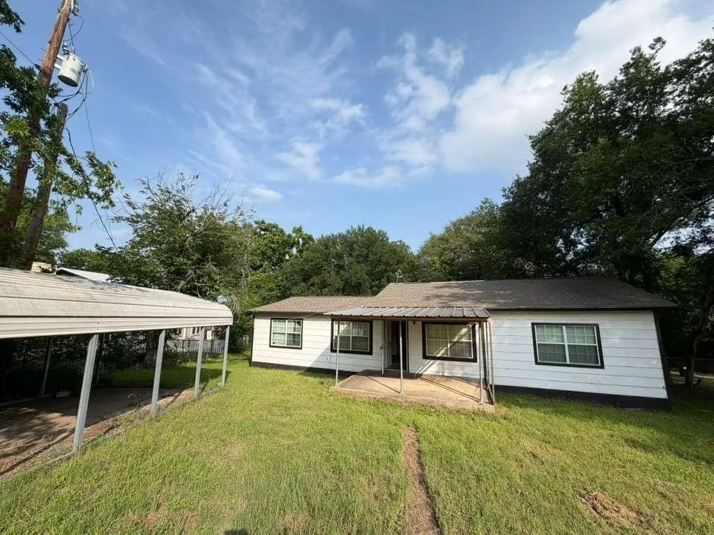 Single Family Residence For Sale in Bosque County , 325 County Road 1768, Clifton, Texas 76634, 2 Bedroom, 2 Bathroom, Garage spaces, 1,584 Sqft, built in 1993, mls#21403338, Real Estate Agent in Clifton, Homes For Sale in Bosque county, Homes For Sale in Clifton, Realtor in Clifton Texas, Real Estate Brokerage Independent Realty Texas, Luminita Cordes Realtor