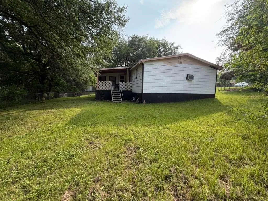 Single Family Residence For Sale in Bosque County , 325 County Road 1768, Clifton, Texas 76634, 2 Bedroom, 2 Bathroom, Garage spaces, 1,584 Sqft, built in 1993, mls#21403338, Real Estate Agent in Clifton, Homes For Sale in Bosque county, Homes For Sale in Clifton, Realtor in Clifton Texas, Real Estate Brokerage Independent Realty Texas, Luminita Cordes Realtor