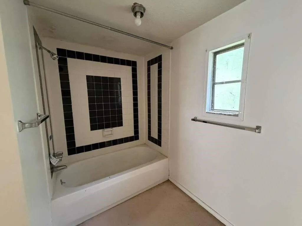 Single Family Residence For Sale in Bosque County , 325 County Road 1768, Clifton, Texas 76634, 2 Bedroom, 2 Bathroom, Garage spaces, 1,584 Sqft, built in 1993, mls#21403338, Real Estate Agent in Clifton, Homes For Sale in Bosque county, Homes For Sale in Clifton, Realtor in Clifton Texas, Real Estate Brokerage Independent Realty Texas, Luminita Cordes Realtor