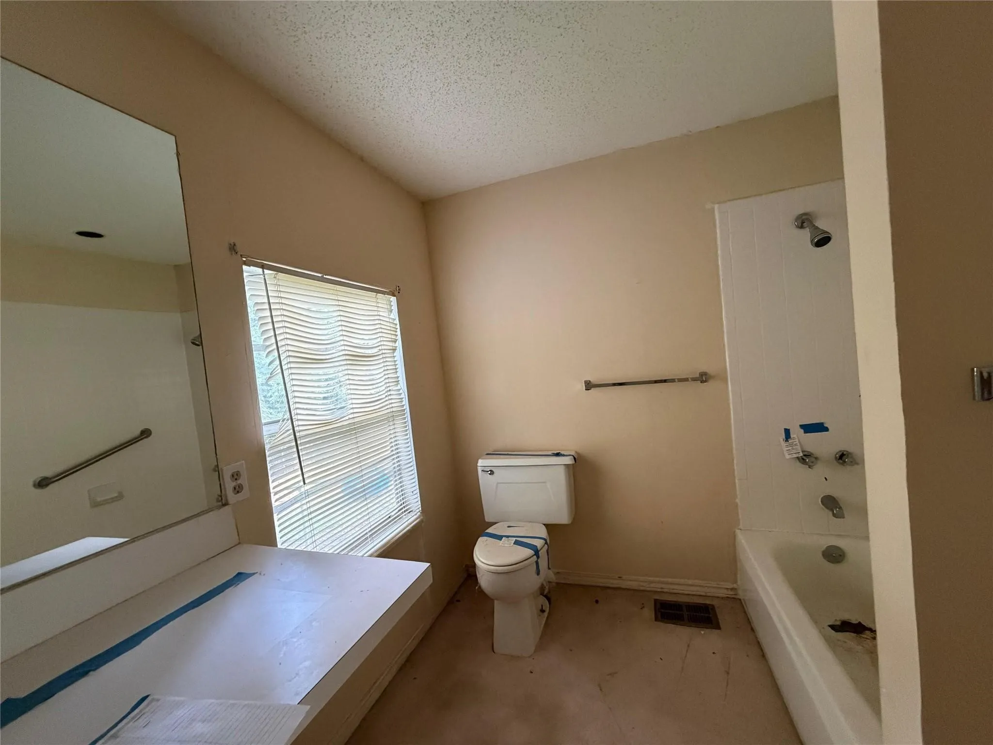Single Family Residence For Sale in Bosque County , 325 County Road 1768, Clifton, Texas 76634, 2 Bedroom, 2 Bathroom, Garage spaces, 1,584 Sqft, built in 1993, mls#21403338, Real Estate Agent in Clifton, Homes For Sale in Bosque county, Homes For Sale in Clifton, Realtor in Clifton Texas, Real Estate Brokerage Independent Realty Texas, Luminita Cordes Realtor