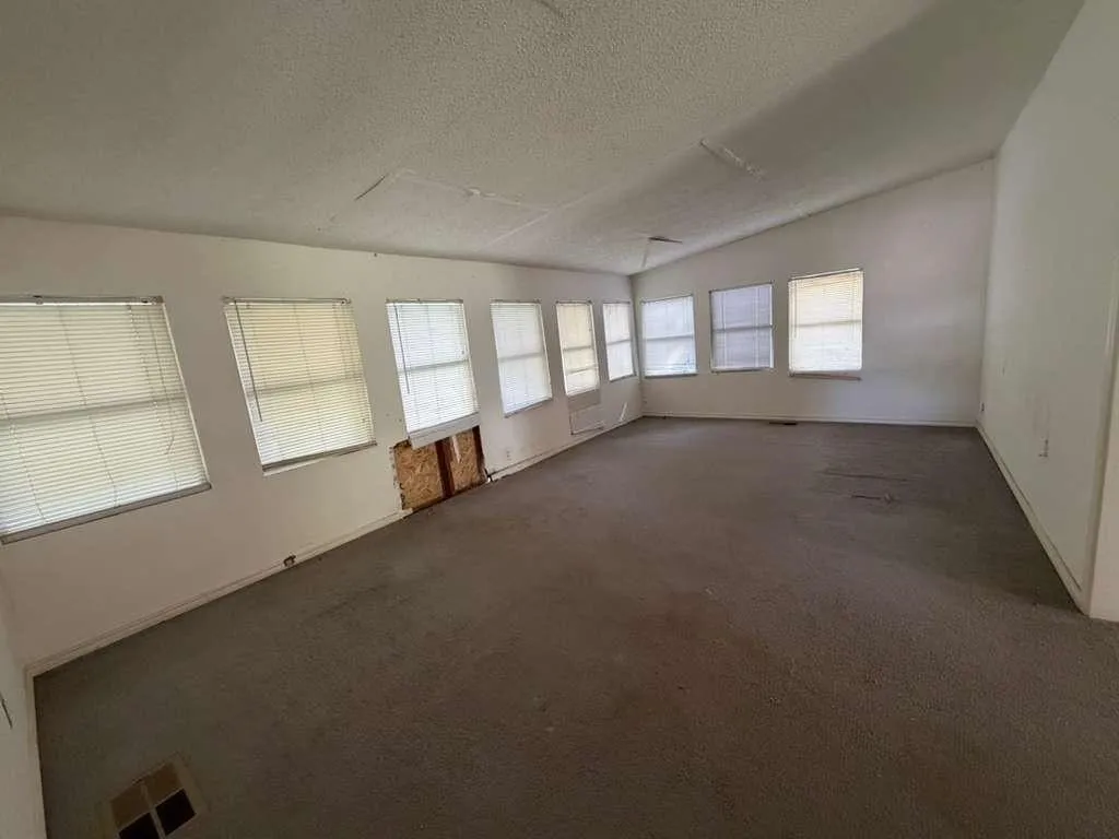 Single Family Residence For Sale in Bosque County , 325 County Road 1768, Clifton, Texas 76634, 2 Bedroom, 2 Bathroom, Garage spaces, 1,584 Sqft, built in 1993, mls#21403338, Real Estate Agent in Clifton, Homes For Sale in Bosque county, Homes For Sale in Clifton, Realtor in Clifton Texas, Real Estate Brokerage Independent Realty Texas, Luminita Cordes Realtor