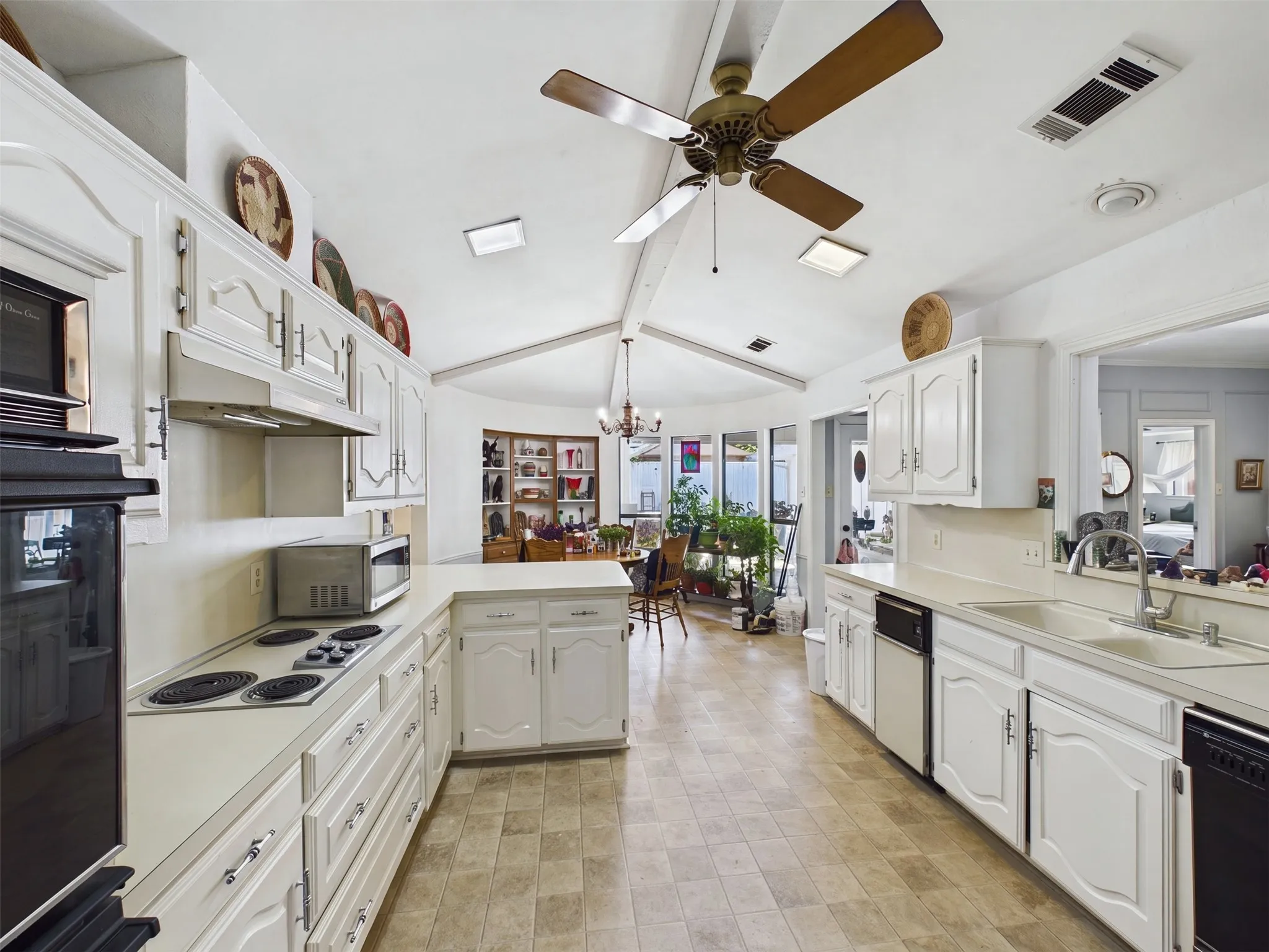 Single Family Residence For Sale in Dallas County , 12316 Rockland Drive, Dallas, Texas 75243, 3 Bedroom, 3 Bathroom, 2 Garage spaces, 2,567 Sqft, built in 1980, mls#21402402, Real Estate Agent in Dallas, Homes For Sale in Dallas county, Homes For Sale in Dallas, Realtor in Dallas Texas, Real Estate Brokerage Independent Realty Texas, Luminita Cordes Realtor