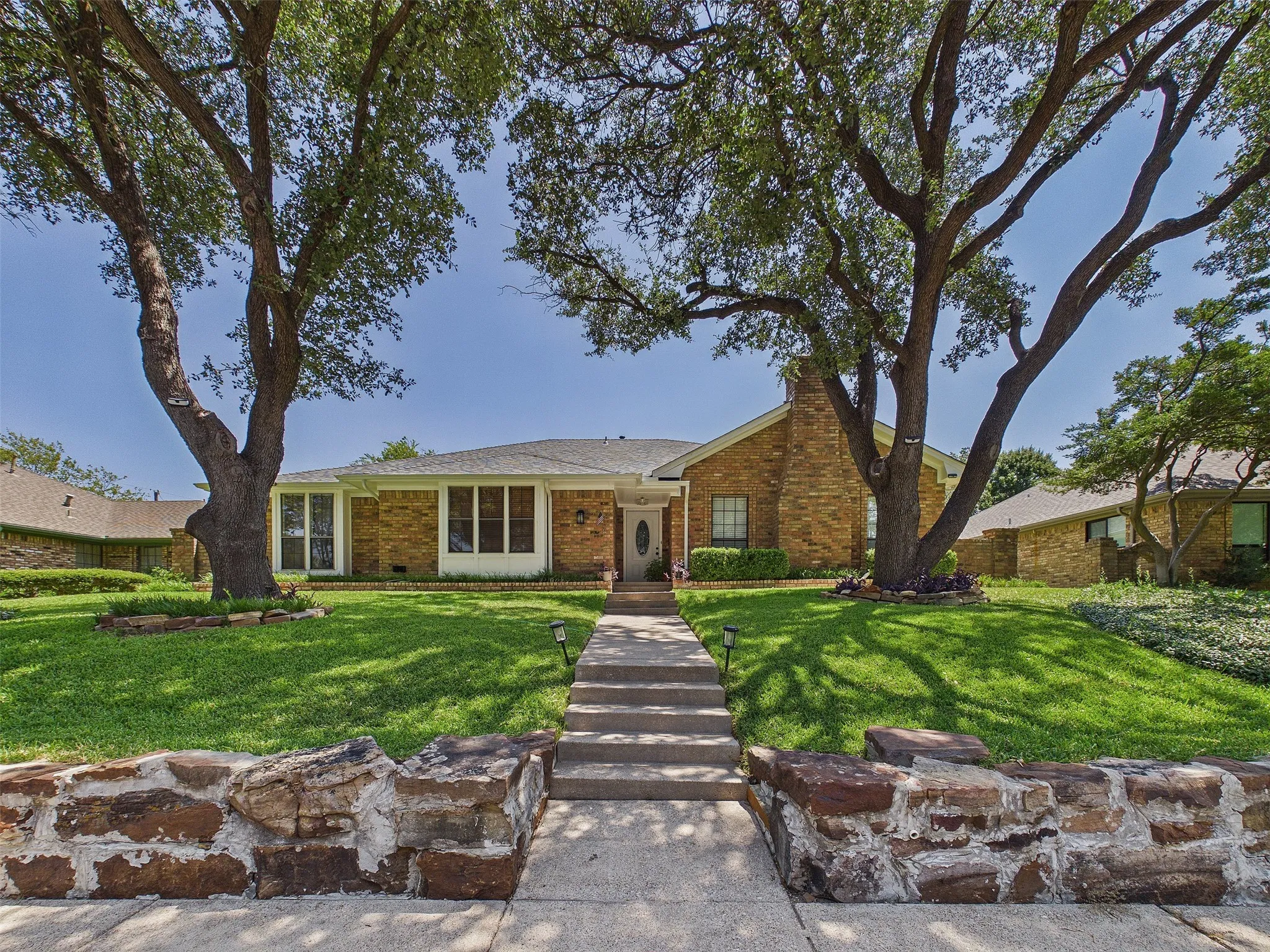 Single Family Residence For Sale in Dallas County , 12316 Rockland Drive, Dallas, Texas 75243, 3 Bedroom, 3 Bathroom, 2 Garage spaces, 2,567 Sqft, built in 1980, mls#21402402, Real Estate Agent in Dallas, Homes For Sale in Dallas county, Homes For Sale in Dallas, Realtor in Dallas Texas, Real Estate Brokerage Independent Realty Texas, Luminita Cordes Realtor