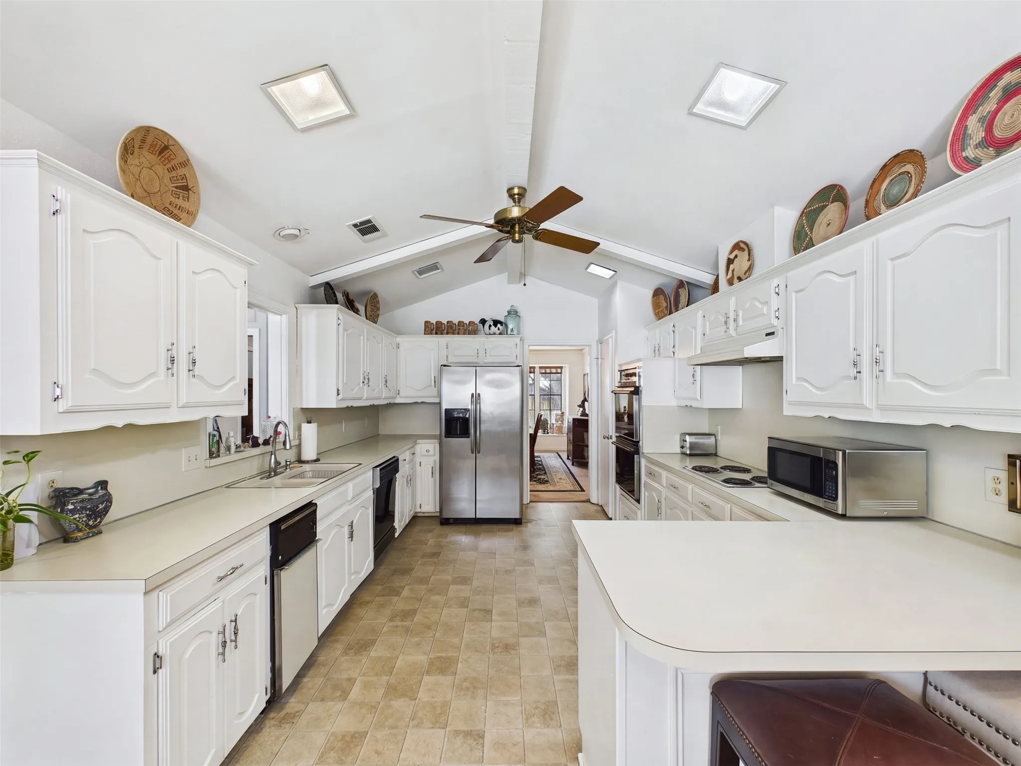 Single Family Residence For Sale in Dallas County , 12316 Rockland Drive, Dallas, Texas 75243, 3 Bedroom, 3 Bathroom, 2 Garage spaces, 2,567 Sqft, built in 1980, mls#21402402, Real Estate Agent in Dallas, Homes For Sale in Dallas county, Homes For Sale in Dallas, Realtor in Dallas Texas, Real Estate Brokerage Independent Realty Texas, Luminita Cordes Realtor
