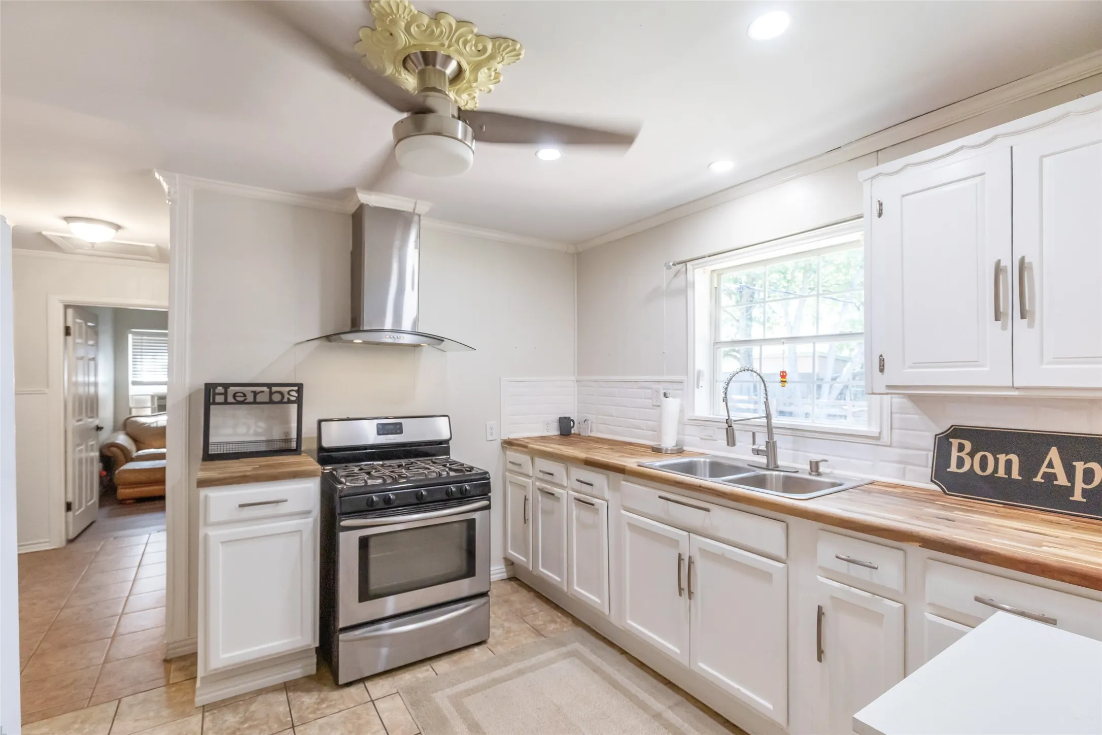 Single Family Residence For Sale in Taylor County , 1434 Briarwood Street, Abilene, Texas 79603, 3 Bedroom, 1 Bathroom, Garage spaces, 1,032 Sqft, built in 1955, mls#21403365, Real Estate Agent in Abilene, Homes For Sale in Taylor county, Homes For Sale in Abilene, Realtor in Abilene Texas, Real Estate Brokerage Independent Realty Texas, Luminita Cordes Realtor