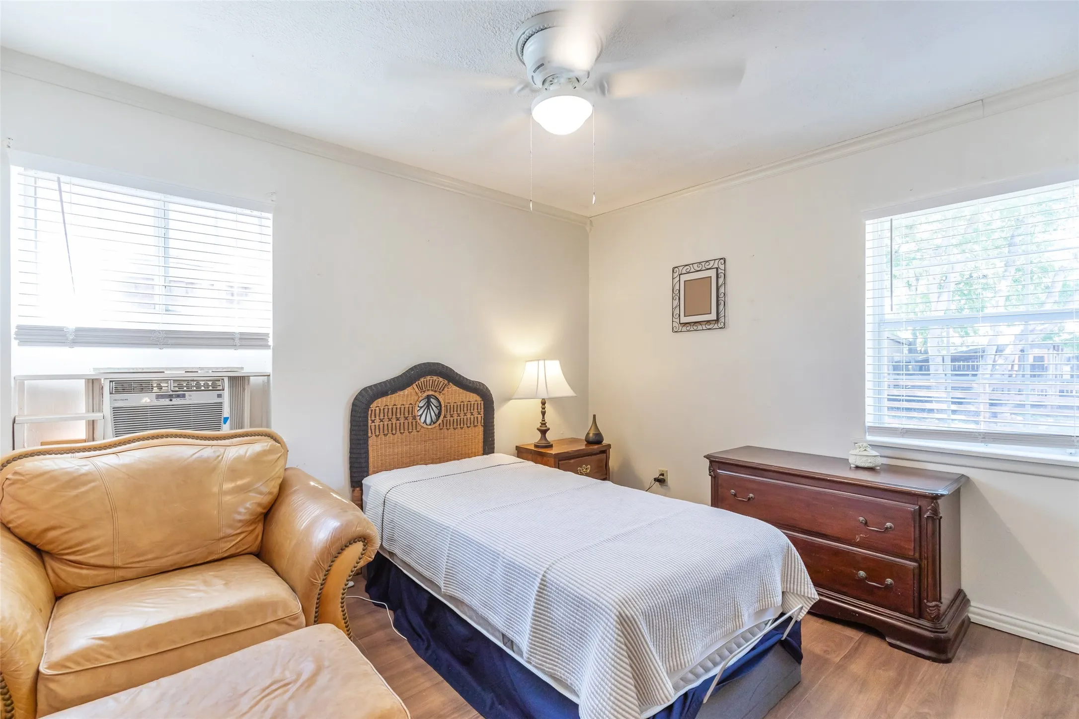 Single Family Residence For Sale in Taylor County , 1434 Briarwood Street, Abilene, Texas 79603, 3 Bedroom, 1 Bathroom, Garage spaces, 1,032 Sqft, built in 1955, mls#21403365, Real Estate Agent in Abilene, Homes For Sale in Taylor county, Homes For Sale in Abilene, Realtor in Abilene Texas, Real Estate Brokerage Independent Realty Texas, Luminita Cordes Realtor