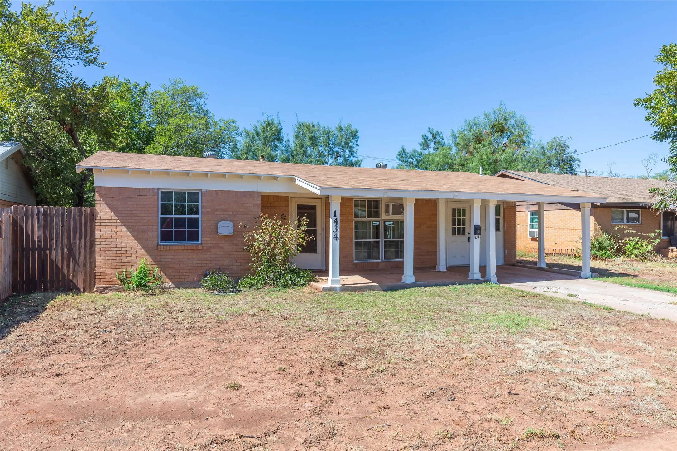 Single Family Residence For Sale in Taylor County , 1434 Briarwood Street, Abilene, Texas 79603, 3 Bedroom, 1 Bathroom, Garage spaces, 1,032 Sqft, built in 1955, mls#21403365, Real Estate Agent in Abilene, Homes For Sale in Taylor county, Homes For Sale in Abilene, Realtor in Abilene Texas, Real Estate Brokerage Independent Realty Texas, Luminita Cordes Realtor