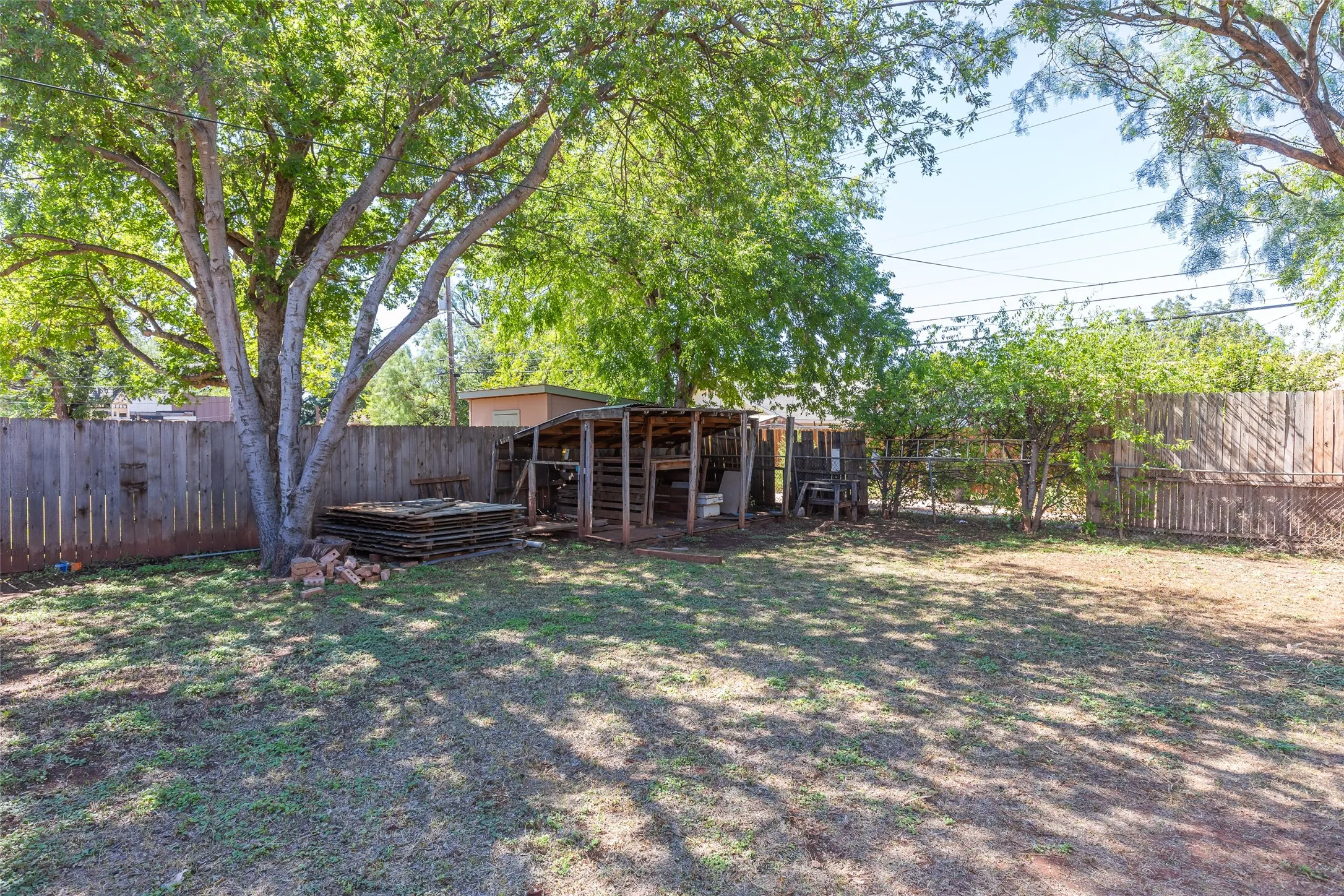 Single Family Residence For Sale in Taylor County , 1434 Briarwood Street, Abilene, Texas 79603, 3 Bedroom, 1 Bathroom, Garage spaces, 1,032 Sqft, built in 1955, mls#21403365, Real Estate Agent in Abilene, Homes For Sale in Taylor county, Homes For Sale in Abilene, Realtor in Abilene Texas, Real Estate Brokerage Independent Realty Texas, Luminita Cordes Realtor