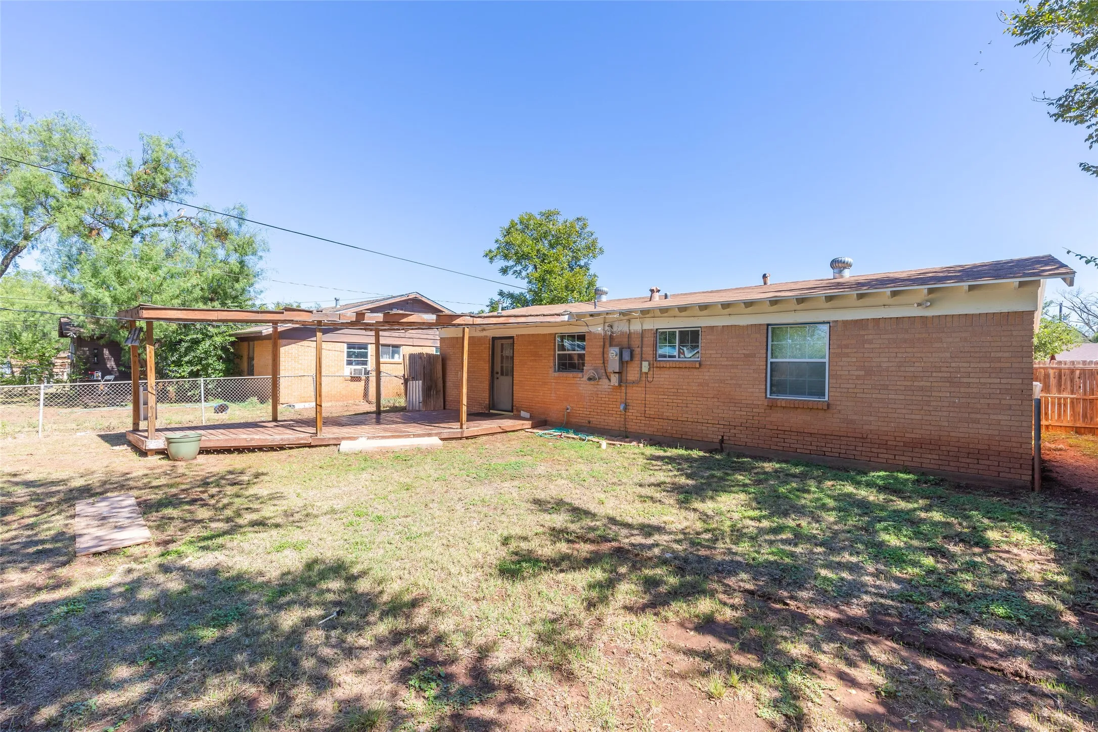 Single Family Residence For Sale in Taylor County , 1434 Briarwood Street, Abilene, Texas 79603, 3 Bedroom, 1 Bathroom, Garage spaces, 1,032 Sqft, built in 1955, mls#21403365, Real Estate Agent in Abilene, Homes For Sale in Taylor county, Homes For Sale in Abilene, Realtor in Abilene Texas, Real Estate Brokerage Independent Realty Texas, Luminita Cordes Realtor