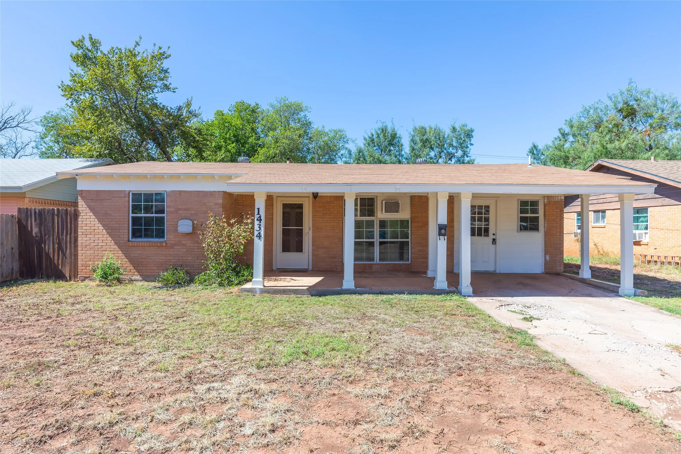 Single Family Residence For Sale in Taylor County , 1434 Briarwood Street, Abilene, Texas 79603, 3 Bedroom, 1 Bathroom, Garage spaces, 1,032 Sqft, built in 1955, mls#21403365, Real Estate Agent in Abilene, Homes For Sale in Taylor county, Homes For Sale in Abilene, Realtor in Abilene Texas, Real Estate Brokerage Independent Realty Texas, Luminita Cordes Realtor