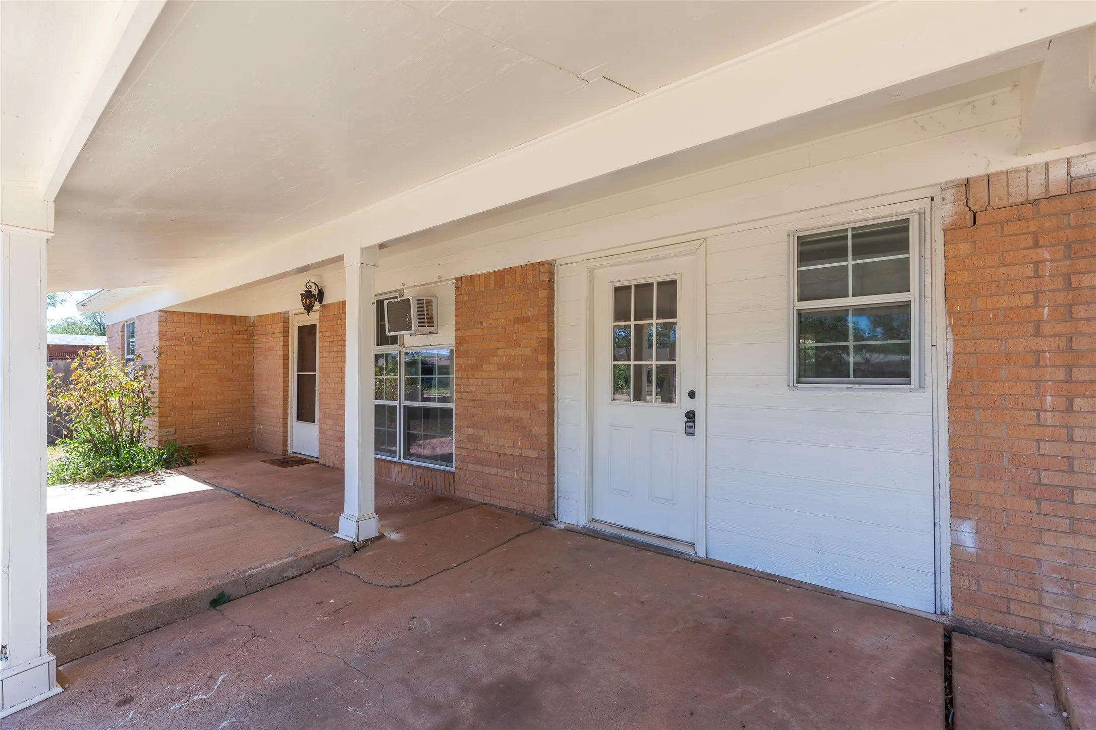 Single Family Residence For Sale in Taylor County , 1434 Briarwood Street, Abilene, Texas 79603, 3 Bedroom, 1 Bathroom, Garage spaces, 1,032 Sqft, built in 1955, mls#21403365, Real Estate Agent in Abilene, Homes For Sale in Taylor county, Homes For Sale in Abilene, Realtor in Abilene Texas, Real Estate Brokerage Independent Realty Texas, Luminita Cordes Realtor