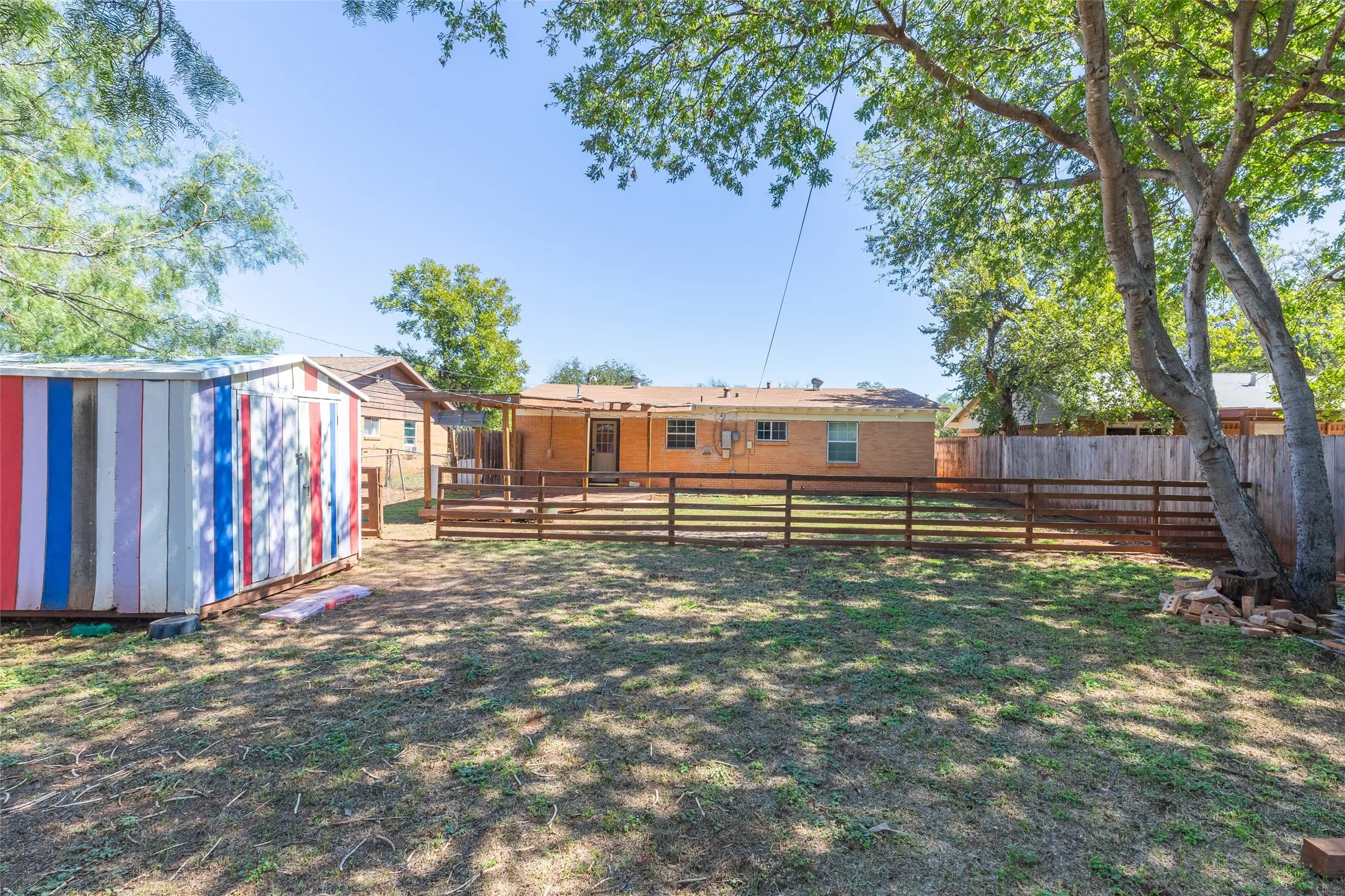 Single Family Residence For Sale in Taylor County , 1434 Briarwood Street, Abilene, Texas 79603, 3 Bedroom, 1 Bathroom, Garage spaces, 1,032 Sqft, built in 1955, mls#21403365, Real Estate Agent in Abilene, Homes For Sale in Taylor county, Homes For Sale in Abilene, Realtor in Abilene Texas, Real Estate Brokerage Independent Realty Texas, Luminita Cordes Realtor