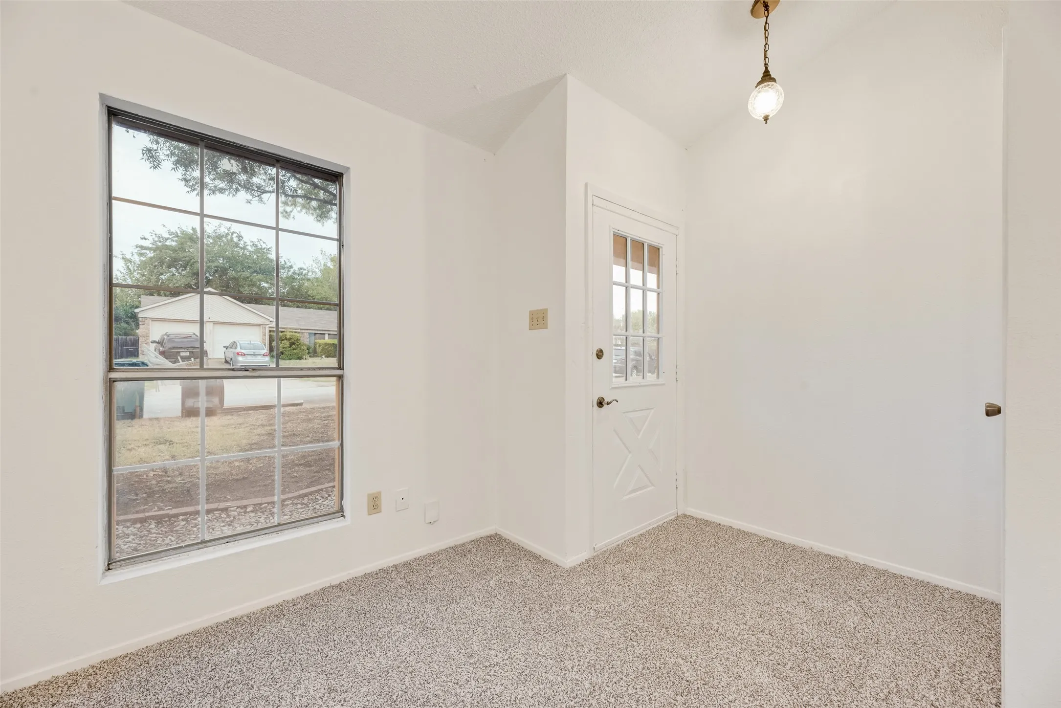Single Family Residence For Sale in Tarrant County , 3904 Manzinita Street, Fort Worth, Texas 76137, 3 Bedroom, 1 Bathroom, Garage spaces, 1,053 Sqft, built in 1983, mls#21403367, Real Estate Agent in Fort Worth, Homes For Sale in Tarrant county, Homes For Sale in Fort Worth, Realtor in Fort Worth Texas, Real Estate Brokerage Independent Realty Texas, Luminita Cordes Realtor