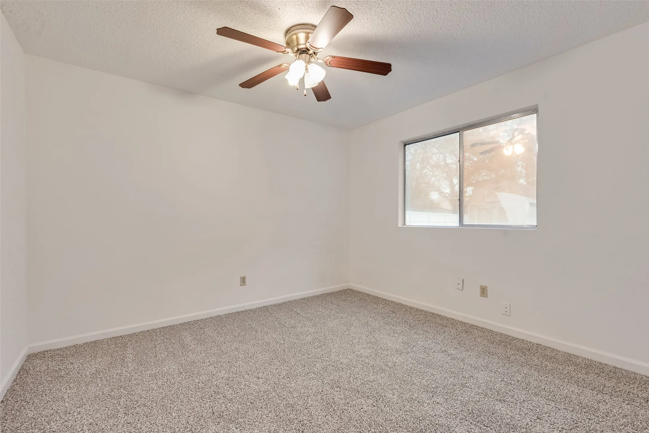 Single Family Residence For Sale in Tarrant County , 3904 Manzinita Street, Fort Worth, Texas 76137, 3 Bedroom, 1 Bathroom, Garage spaces, 1,053 Sqft, built in 1983, mls#21403367, Real Estate Agent in Fort Worth, Homes For Sale in Tarrant county, Homes For Sale in Fort Worth, Realtor in Fort Worth Texas, Real Estate Brokerage Independent Realty Texas, Luminita Cordes Realtor