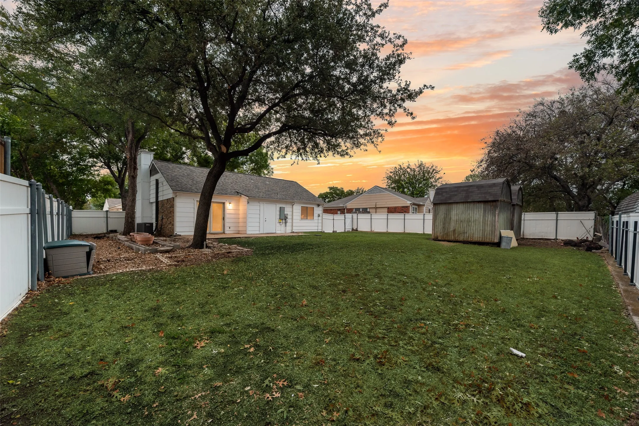Single Family Residence For Sale in Tarrant County , 3904 Manzinita Street, Fort Worth, Texas 76137, 3 Bedroom, 1 Bathroom, Garage spaces, 1,053 Sqft, built in 1983, mls#21403367, Real Estate Agent in Fort Worth, Homes For Sale in Tarrant county, Homes For Sale in Fort Worth, Realtor in Fort Worth Texas, Real Estate Brokerage Independent Realty Texas, Luminita Cordes Realtor