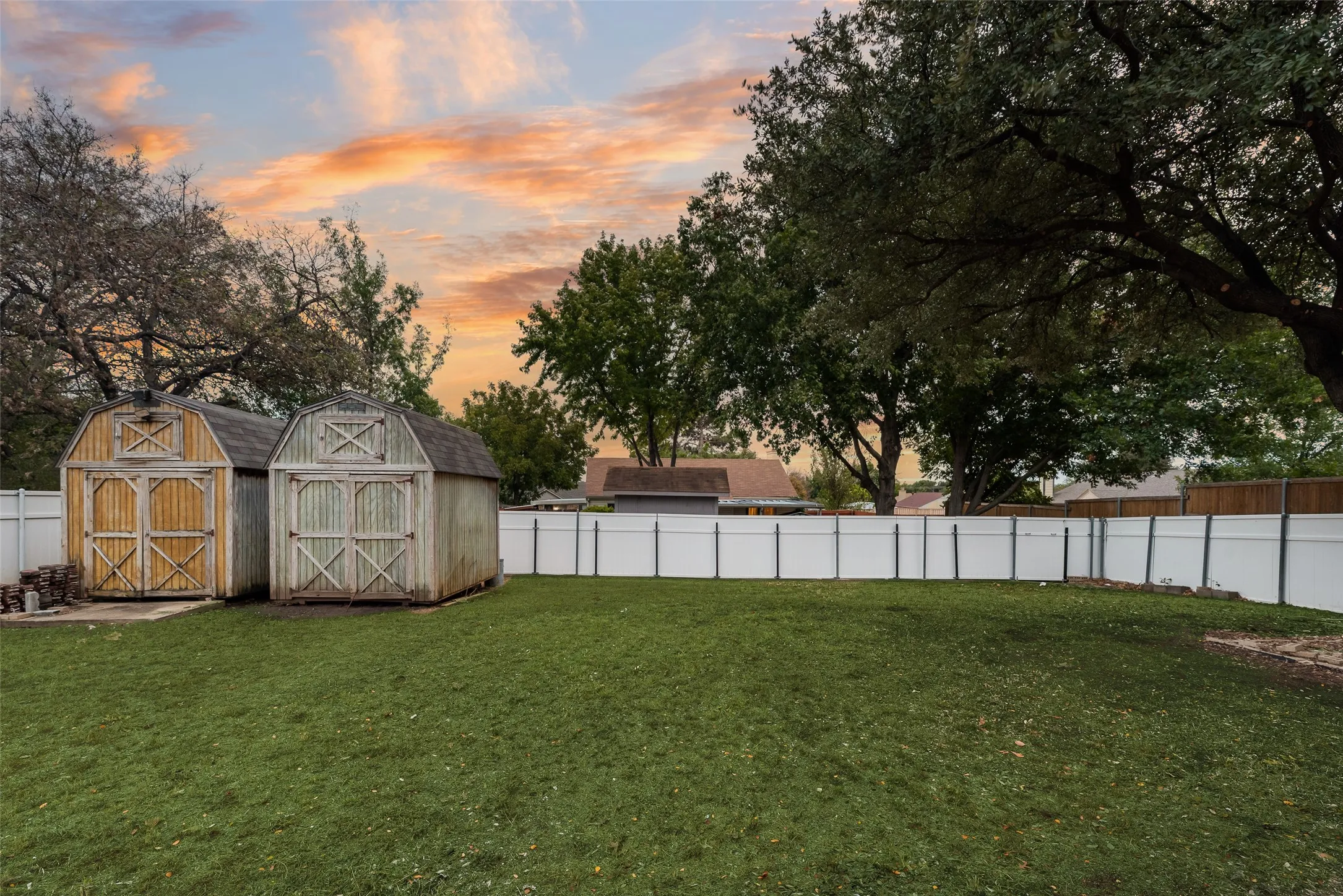 Single Family Residence For Sale in Tarrant County , 3904 Manzinita Street, Fort Worth, Texas 76137, 3 Bedroom, 1 Bathroom, Garage spaces, 1,053 Sqft, built in 1983, mls#21403367, Real Estate Agent in Fort Worth, Homes For Sale in Tarrant county, Homes For Sale in Fort Worth, Realtor in Fort Worth Texas, Real Estate Brokerage Independent Realty Texas, Luminita Cordes Realtor