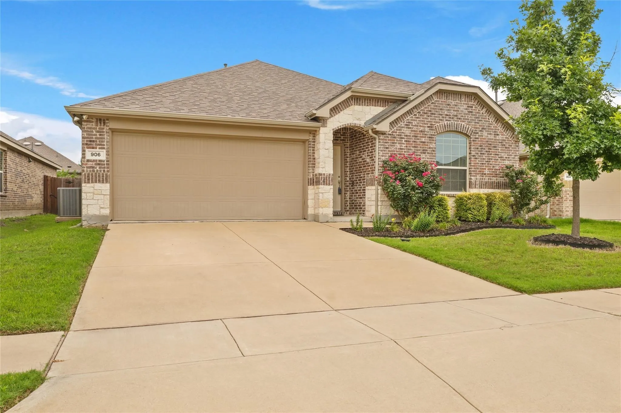 Single Family Residence For Rent in Collin County , 906 Silverbell Street, Princeton, Texas 75407, 4 Bedroom, 2 Bathroom, 2 Garage spaces, 1,999 Sqft, built in 2018, mls#21390390, Real Estate Agent in Princeton, Homes For Rent in Collin county, Homes For Rent in Princeton, Realtor in Princeton Texas, Real Estate Brokerage Independent Realty Texas, Luminita Cordes Realtor
