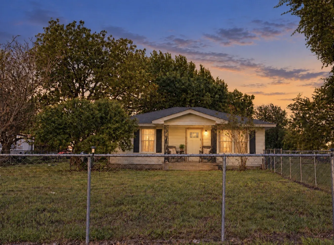 Single Family Residence For Sale in Hill County , 1818 State Highway 171, Hubbard, Texas 76648, 6 Bedroom, 3 Bathroom, 2 Garage spaces, 1,614 Sqft, built in 1969, mls#21403363, Real Estate Agent in Hubbard, Homes For Sale in Hill county, Homes For Sale in Hubbard, Realtor in Hubbard Texas, Real Estate Brokerage Independent Realty Texas, Luminita Cordes Realtor