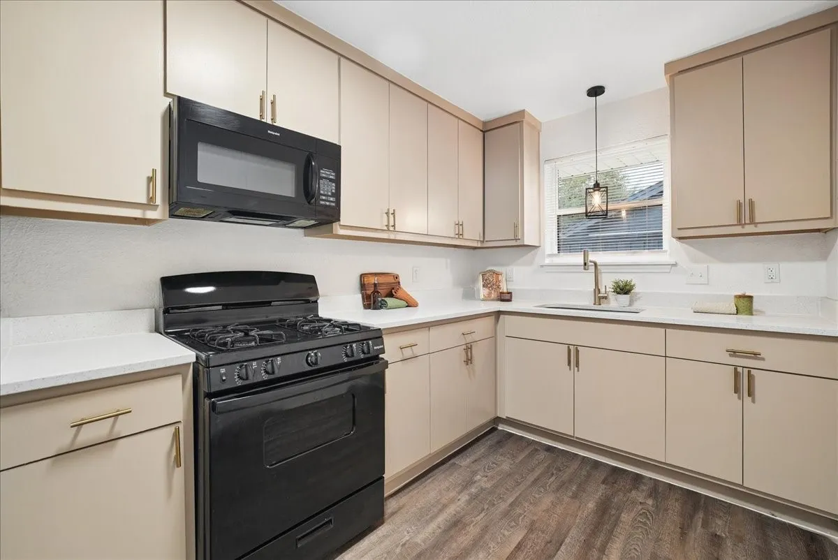 Single Family Residence For Sale in Dallas County , 236 Charles Street, De Soto, Texas 75115, 3 Bedroom, 2 Bathroom, 2 Garage spaces, 1,966 Sqft, built in 1973, mls#21403372, Real Estate Agent in De Soto, Homes For Sale in Dallas county, Homes For Sale in De Soto, Realtor in De Soto Texas, Real Estate Brokerage Independent Realty Texas, Luminita Cordes Realtor