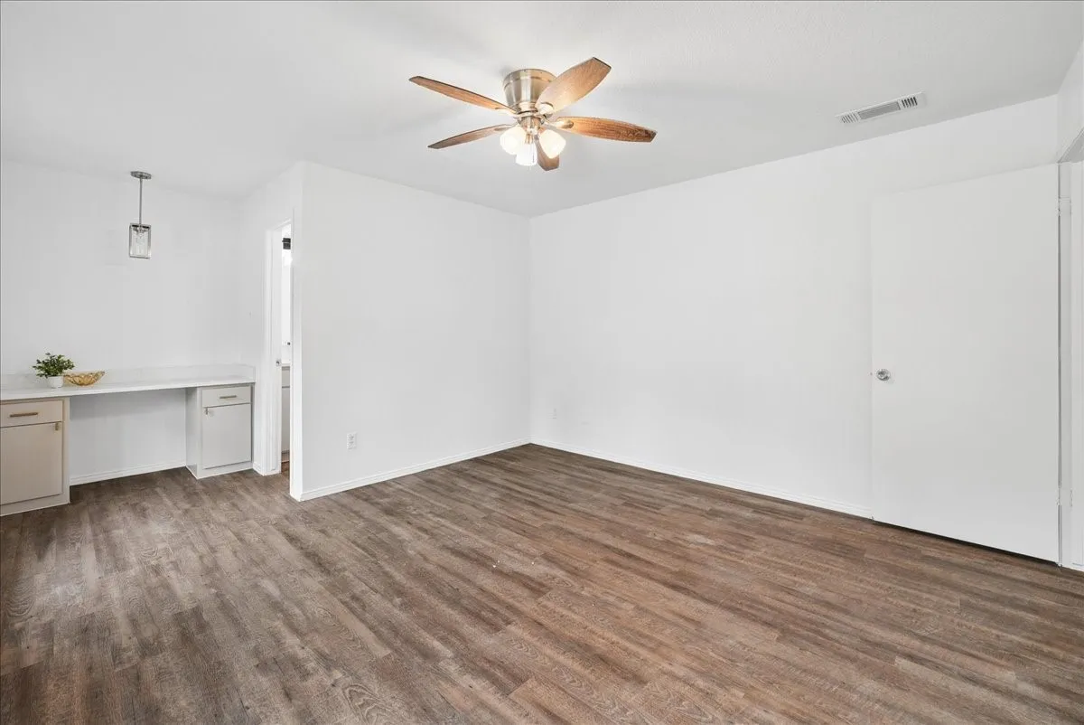 Single Family Residence For Sale in Dallas County , 236 Charles Street, De Soto, Texas 75115, 3 Bedroom, 2 Bathroom, 2 Garage spaces, 1,966 Sqft, built in 1973, mls#21403372, Real Estate Agent in De Soto, Homes For Sale in Dallas county, Homes For Sale in De Soto, Realtor in De Soto Texas, Real Estate Brokerage Independent Realty Texas, Luminita Cordes Realtor