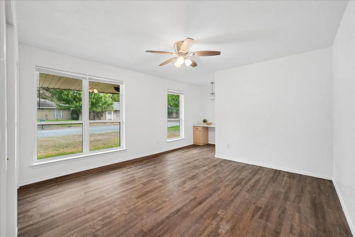 Single Family Residence For Sale in Dallas County , 236 Charles Street, De Soto, Texas 75115, 3 Bedroom, 2 Bathroom, 2 Garage spaces, 1,966 Sqft, built in 1973, mls#21403372, Real Estate Agent in De Soto, Homes For Sale in Dallas county, Homes For Sale in De Soto, Realtor in De Soto Texas, Real Estate Brokerage Independent Realty Texas, Luminita Cordes Realtor