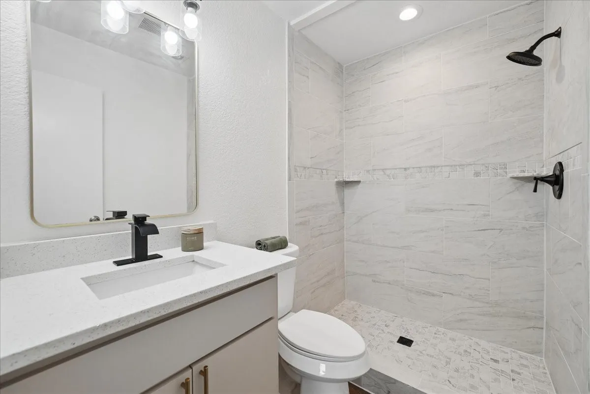 Single Family Residence For Sale in Dallas County , 236 Charles Street, De Soto, Texas 75115, 3 Bedroom, 2 Bathroom, 2 Garage spaces, 1,966 Sqft, built in 1973, mls#21403372, Real Estate Agent in De Soto, Homes For Sale in Dallas county, Homes For Sale in De Soto, Realtor in De Soto Texas, Real Estate Brokerage Independent Realty Texas, Luminita Cordes Realtor
