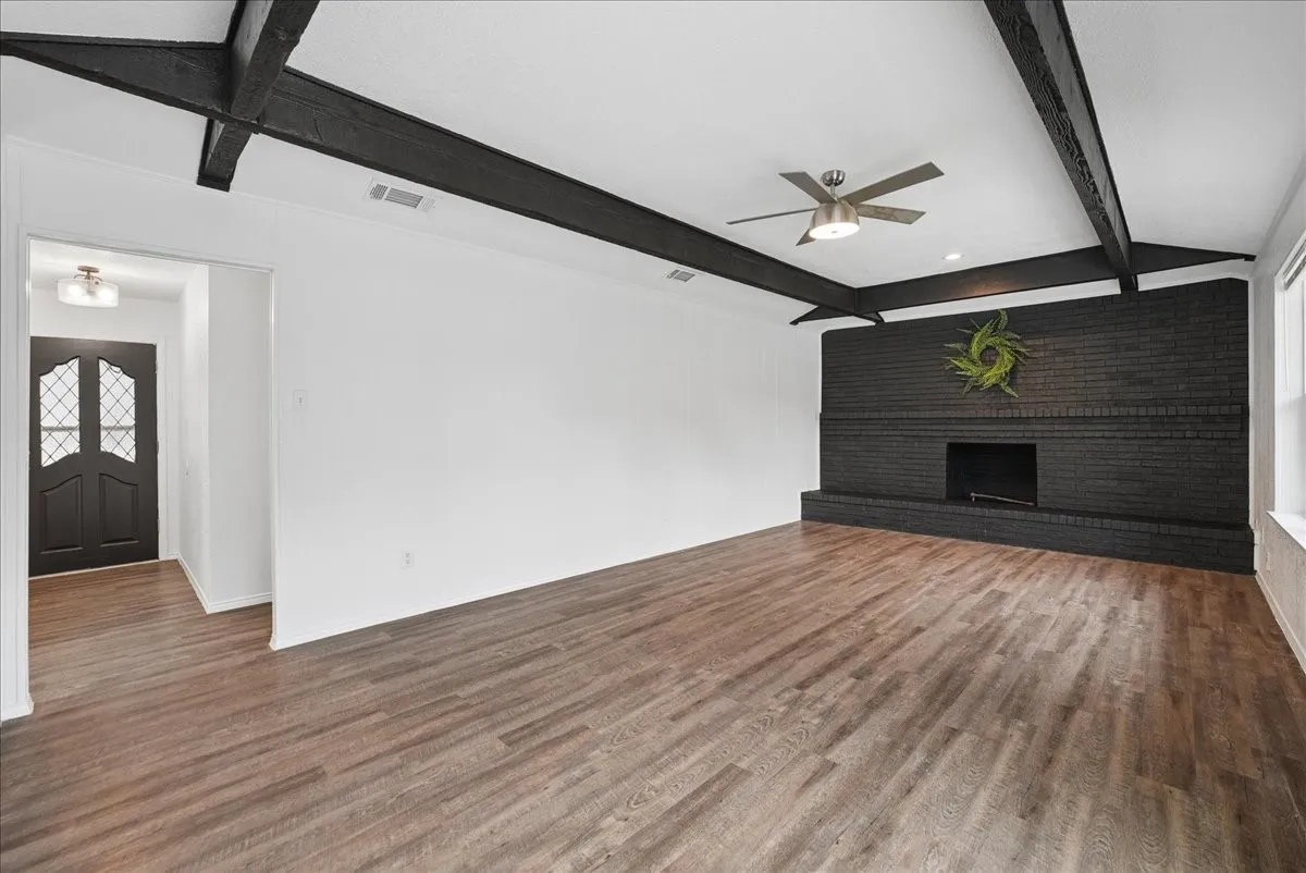 Single Family Residence For Sale in Dallas County , 236 Charles Street, De Soto, Texas 75115, 3 Bedroom, 2 Bathroom, 2 Garage spaces, 1,966 Sqft, built in 1973, mls#21403372, Real Estate Agent in De Soto, Homes For Sale in Dallas county, Homes For Sale in De Soto, Realtor in De Soto Texas, Real Estate Brokerage Independent Realty Texas, Luminita Cordes Realtor