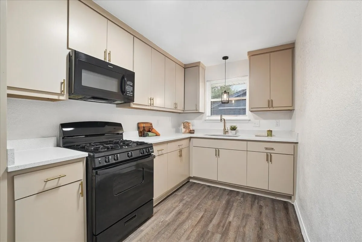 Single Family Residence For Sale in Dallas County , 236 Charles Street, De Soto, Texas 75115, 3 Bedroom, 2 Bathroom, 2 Garage spaces, 1,966 Sqft, built in 1973, mls#21403372, Real Estate Agent in De Soto, Homes For Sale in Dallas county, Homes For Sale in De Soto, Realtor in De Soto Texas, Real Estate Brokerage Independent Realty Texas, Luminita Cordes Realtor