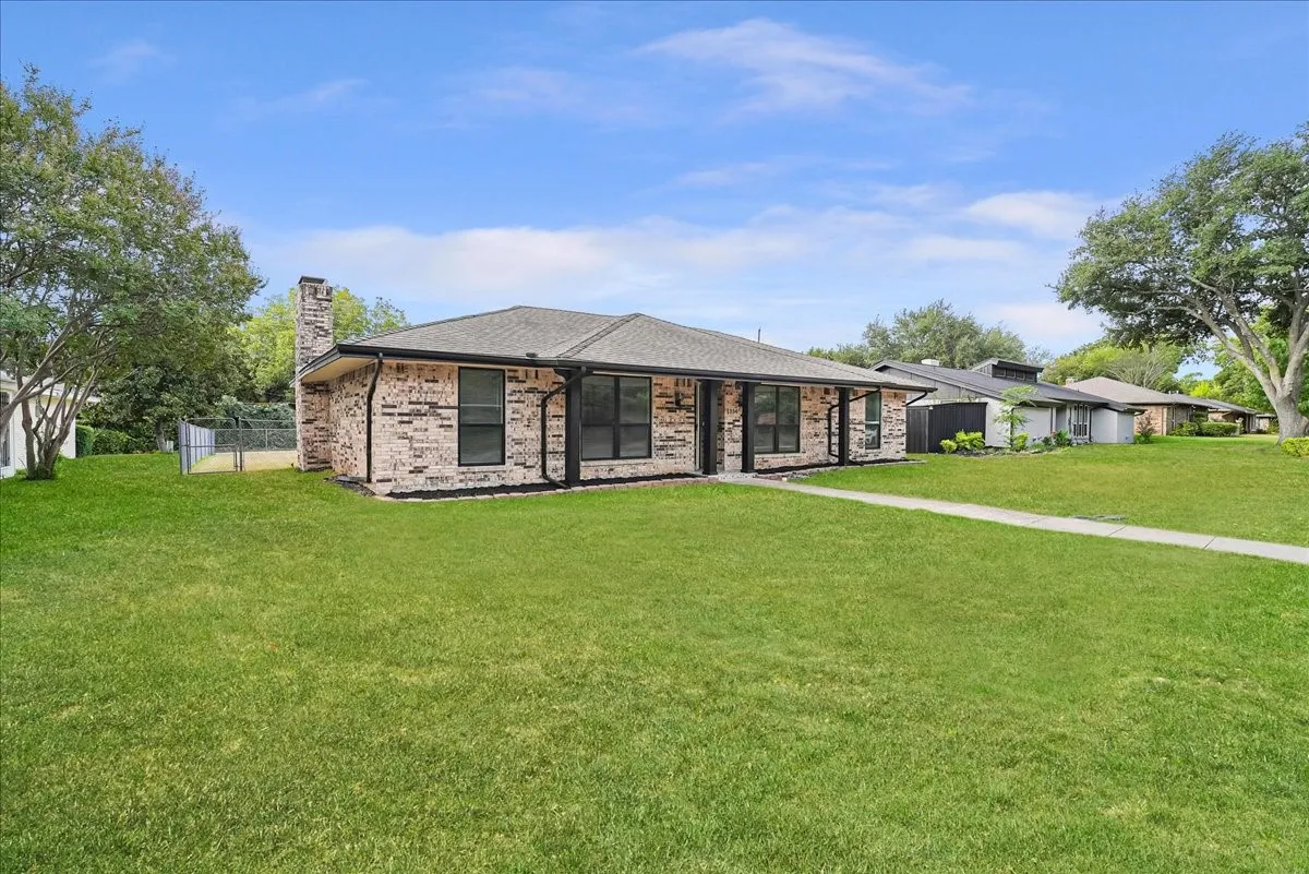 Single Family Residence For Sale in Dallas County , 236 Charles Street, De Soto, Texas 75115, 3 Bedroom, 2 Bathroom, 2 Garage spaces, 1,966 Sqft, built in 1973, mls#21403372, Real Estate Agent in De Soto, Homes For Sale in Dallas county, Homes For Sale in De Soto, Realtor in De Soto Texas, Real Estate Brokerage Independent Realty Texas, Luminita Cordes Realtor