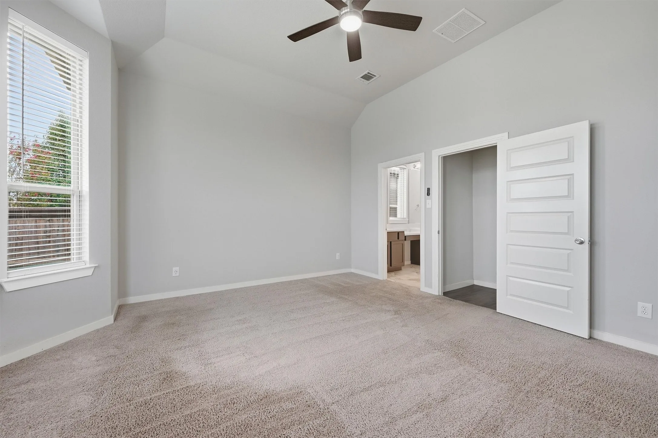 Single Family Residence For Sale in Grayson County , 3813 Iron Ore Drive, Denison, Texas 75020, 4 Bedroom, 3 Bathroom, 2 Garage spaces, 2,152 Sqft, built in 2018, mls#21403369, Real Estate Agent in Denison, Homes For Sale in Grayson county, Homes For Sale in Denison, Realtor in Denison Texas, Real Estate Brokerage Independent Realty Texas, Luminita Cordes Realtor
