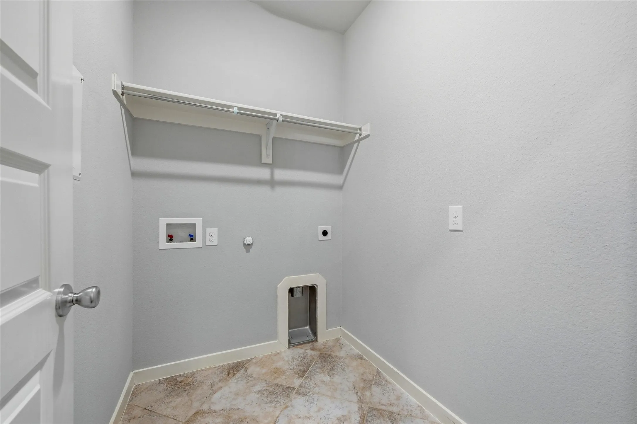 Single Family Residence For Sale in Grayson County , 3813 Iron Ore Drive, Denison, Texas 75020, 4 Bedroom, 3 Bathroom, 2 Garage spaces, 2,152 Sqft, built in 2018, mls#21403369, Real Estate Agent in Denison, Homes For Sale in Grayson county, Homes For Sale in Denison, Realtor in Denison Texas, Real Estate Brokerage Independent Realty Texas, Luminita Cordes Realtor