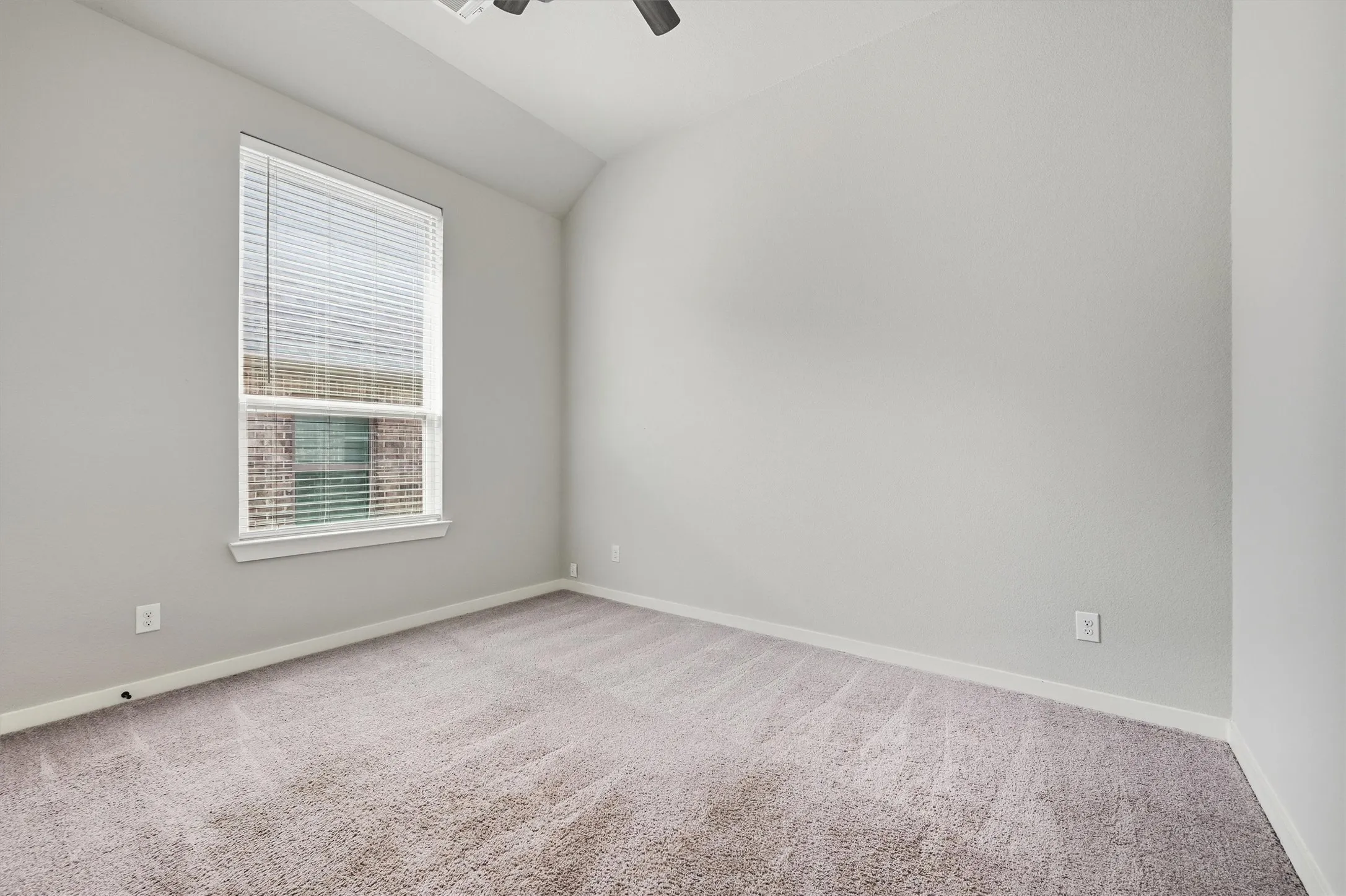 Single Family Residence For Sale in Grayson County , 3813 Iron Ore Drive, Denison, Texas 75020, 4 Bedroom, 3 Bathroom, 2 Garage spaces, 2,152 Sqft, built in 2018, mls#21403369, Real Estate Agent in Denison, Homes For Sale in Grayson county, Homes For Sale in Denison, Realtor in Denison Texas, Real Estate Brokerage Independent Realty Texas, Luminita Cordes Realtor