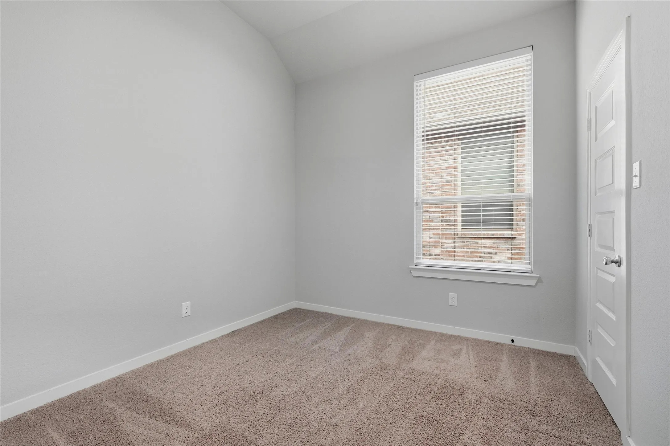 Single Family Residence For Sale in Grayson County , 3813 Iron Ore Drive, Denison, Texas 75020, 4 Bedroom, 3 Bathroom, 2 Garage spaces, 2,152 Sqft, built in 2018, mls#21403369, Real Estate Agent in Denison, Homes For Sale in Grayson county, Homes For Sale in Denison, Realtor in Denison Texas, Real Estate Brokerage Independent Realty Texas, Luminita Cordes Realtor