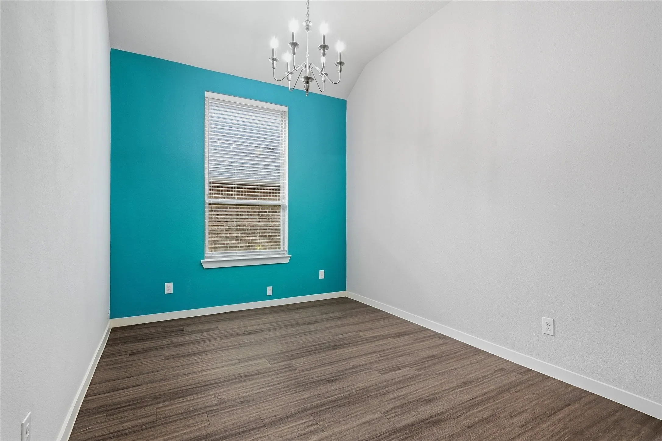 Single Family Residence For Sale in Grayson County , 3813 Iron Ore Drive, Denison, Texas 75020, 4 Bedroom, 3 Bathroom, 2 Garage spaces, 2,152 Sqft, built in 2018, mls#21403369, Real Estate Agent in Denison, Homes For Sale in Grayson county, Homes For Sale in Denison, Realtor in Denison Texas, Real Estate Brokerage Independent Realty Texas, Luminita Cordes Realtor