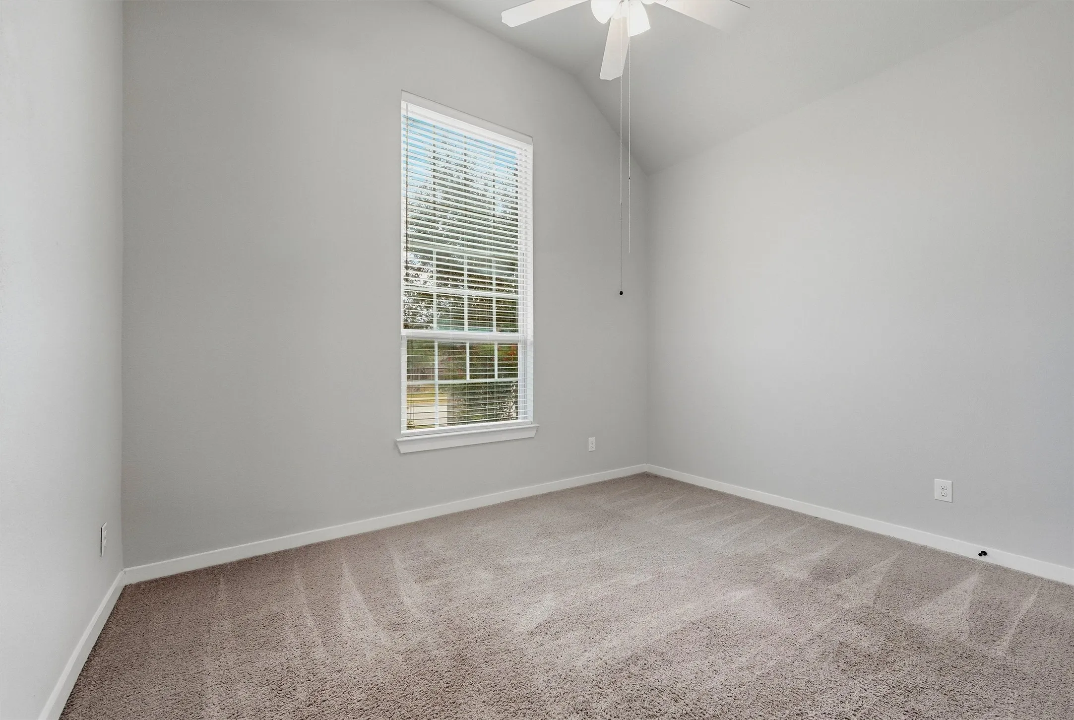 Single Family Residence For Sale in Grayson County , 3813 Iron Ore Drive, Denison, Texas 75020, 4 Bedroom, 3 Bathroom, 2 Garage spaces, 2,152 Sqft, built in 2018, mls#21403369, Real Estate Agent in Denison, Homes For Sale in Grayson county, Homes For Sale in Denison, Realtor in Denison Texas, Real Estate Brokerage Independent Realty Texas, Luminita Cordes Realtor