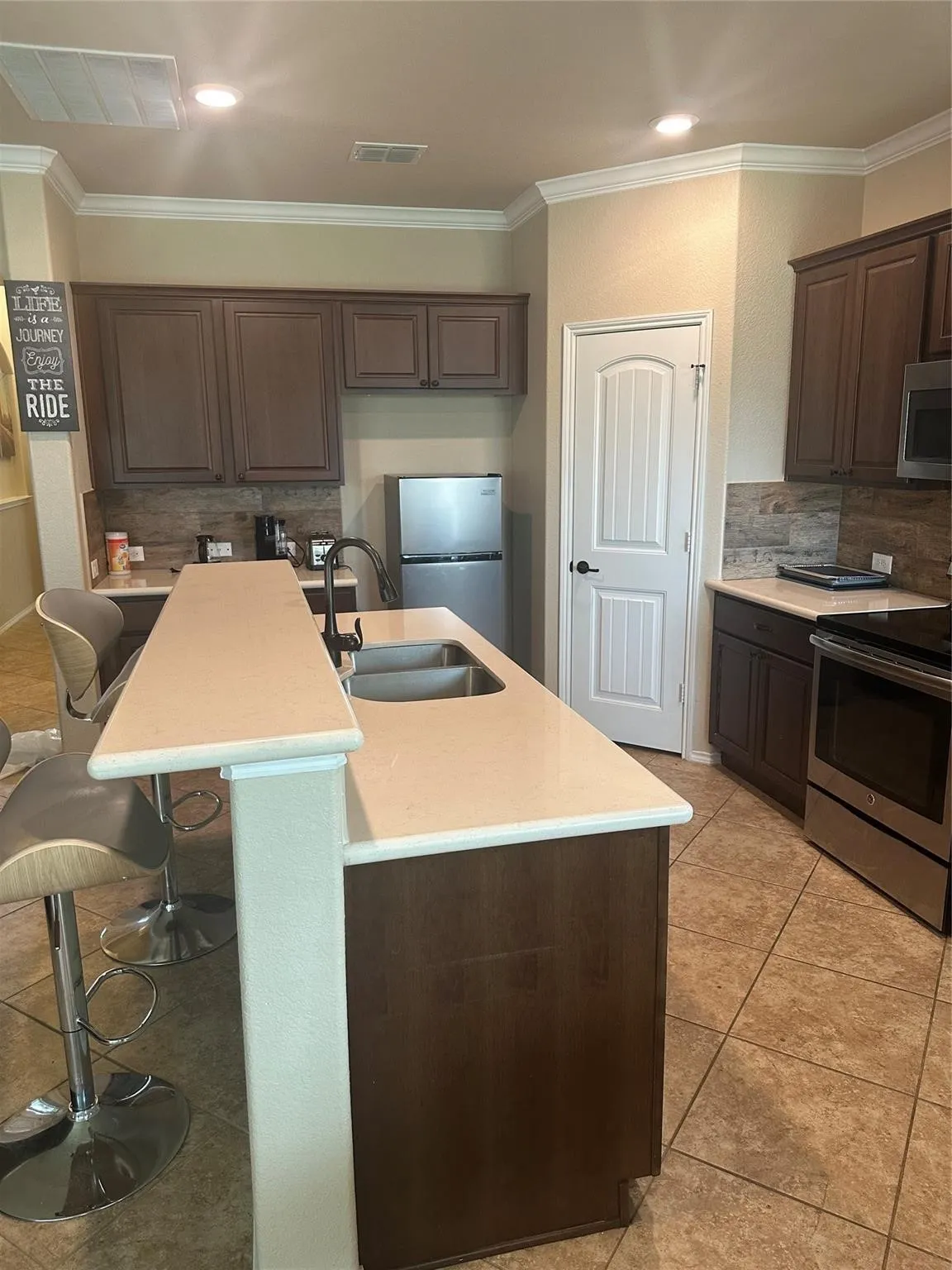 Single Family Residence For Sale in Denton County , 8404 Sioux Trail, Aubrey, Texas 76227, 4 Bedroom, 3 Bathroom, 2 Garage spaces, 2,573 Sqft, built in 2015, mls#21403384, Real Estate Agent in Aubrey, Homes For Sale in Denton county, Homes For Sale in Aubrey, Realtor in Aubrey Texas, Real Estate Brokerage Independent Realty Texas, Luminita Cordes Realtor