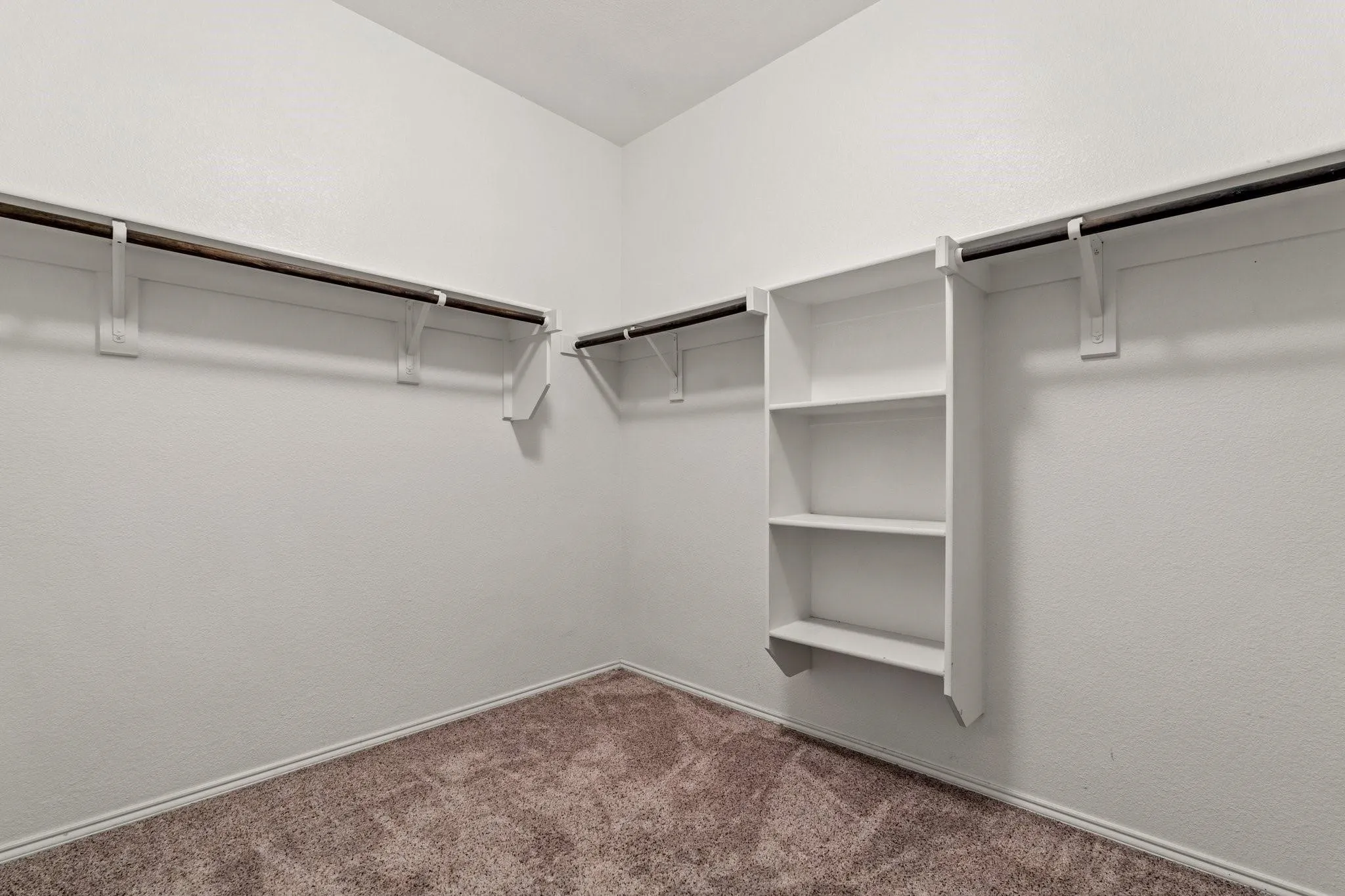 Single Family Residence For Sale in Denton County , 8404 Sioux Trail, Aubrey, Texas 76227, 4 Bedroom, 3 Bathroom, 2 Garage spaces, 2,573 Sqft, built in 2015, mls#21403384, Real Estate Agent in Aubrey, Homes For Sale in Denton county, Homes For Sale in Aubrey, Realtor in Aubrey Texas, Real Estate Brokerage Independent Realty Texas, Luminita Cordes Realtor
